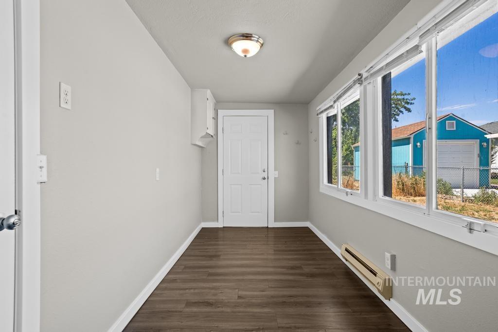 206 W 35th Street Property Photo 8