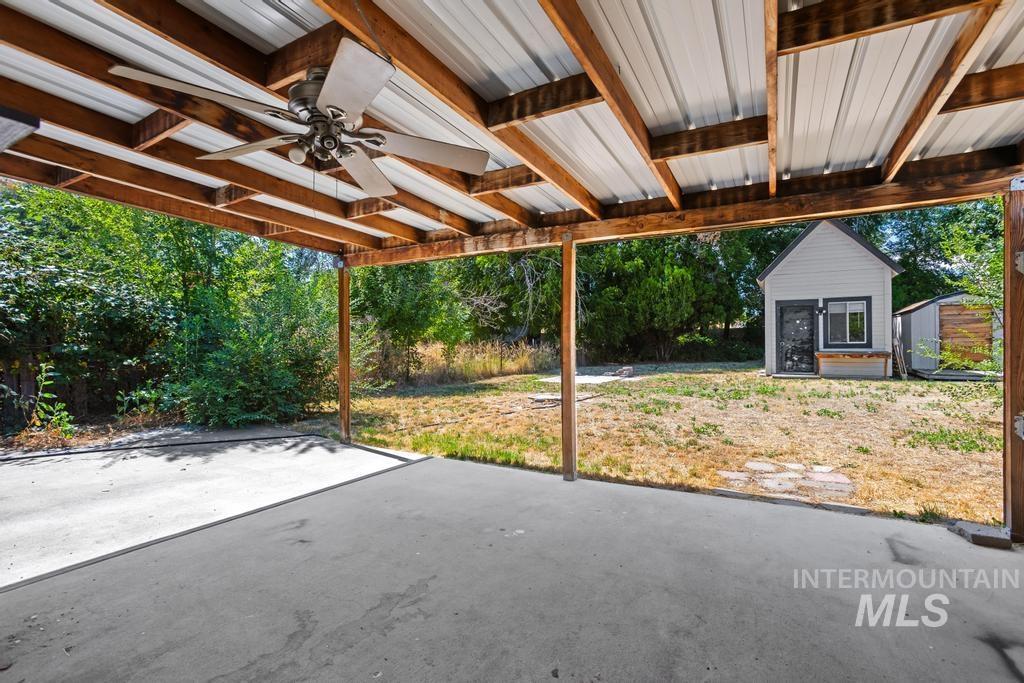 206 W 35th Street Property Photo 15