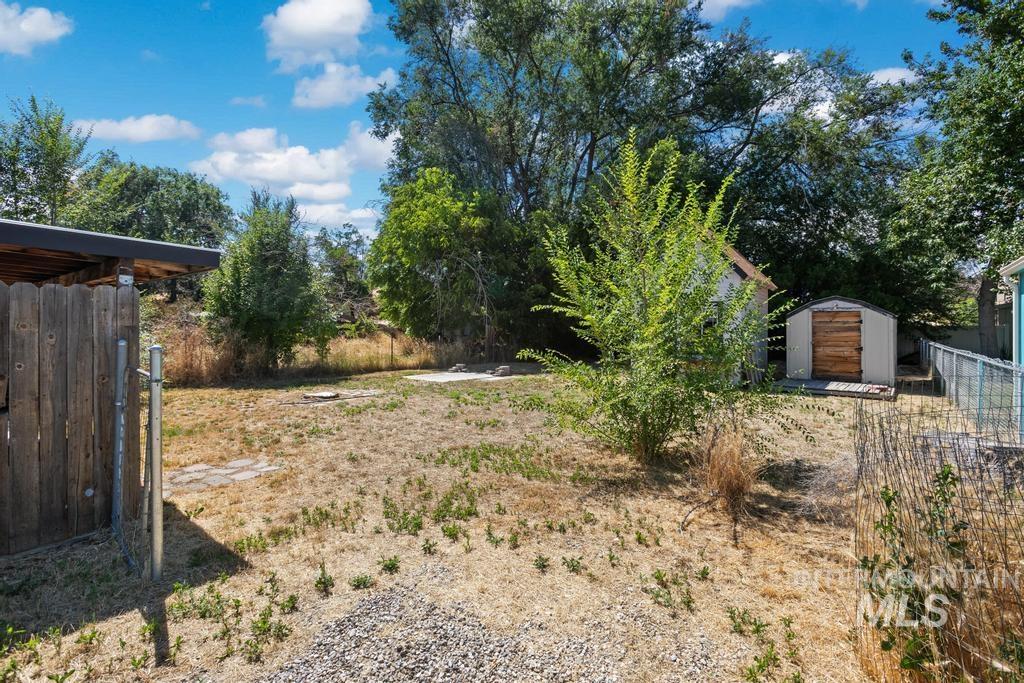 206 W 35th Street Property Photo 17