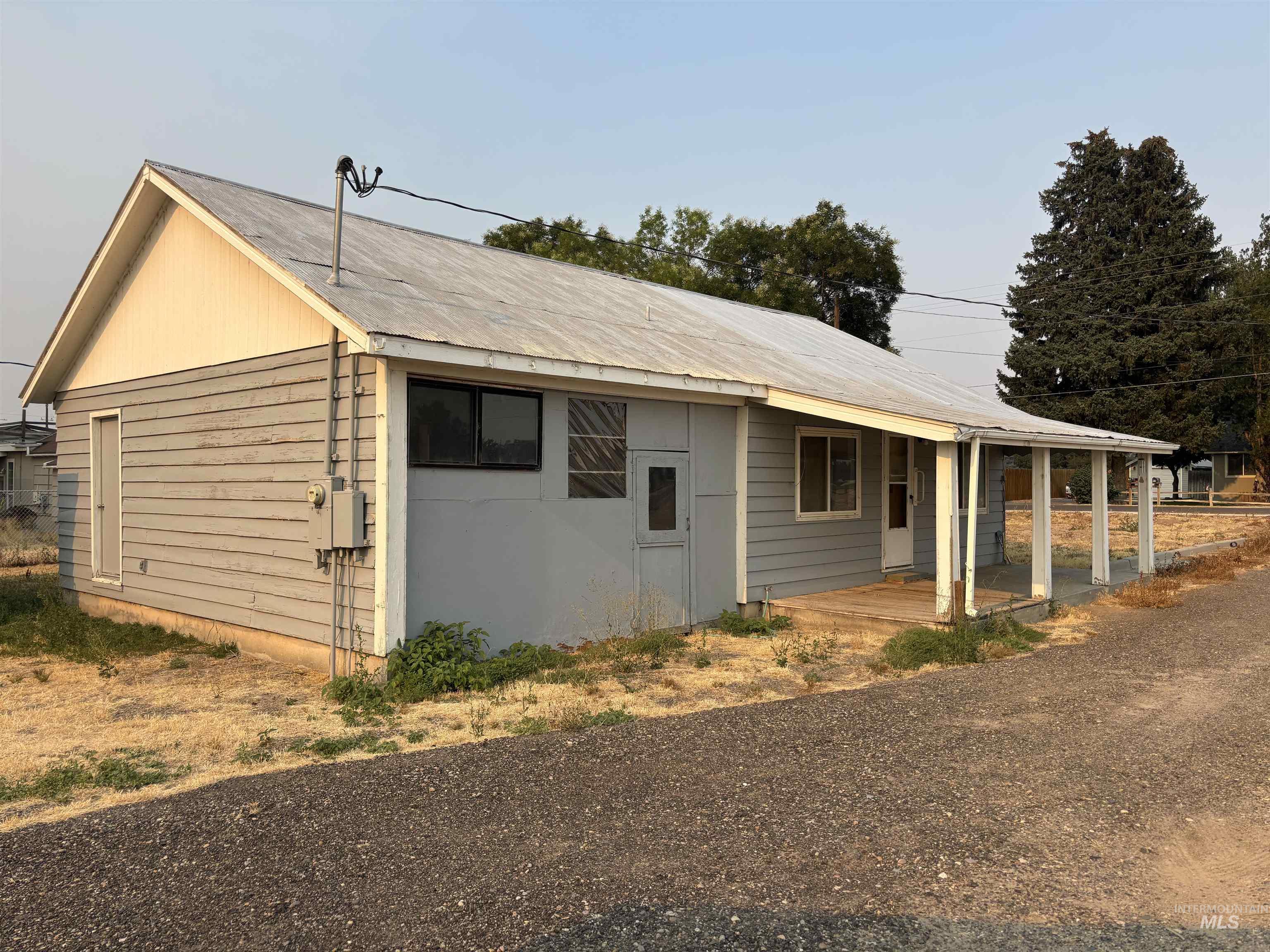 733 Sunset Dr Property Photo 3