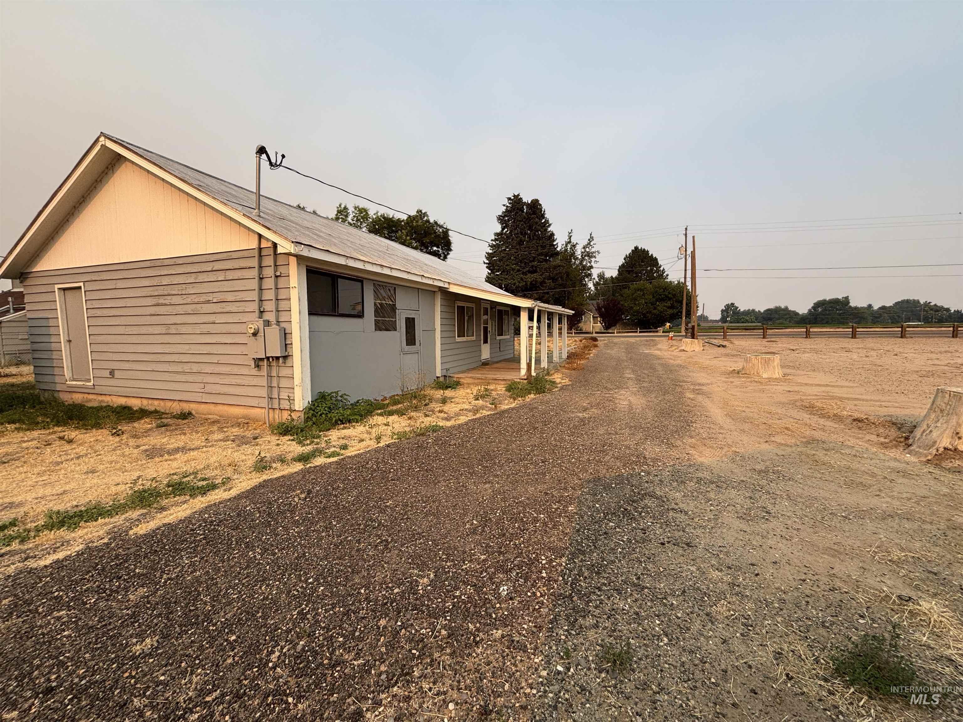 733 Sunset Dr Property Photo 7