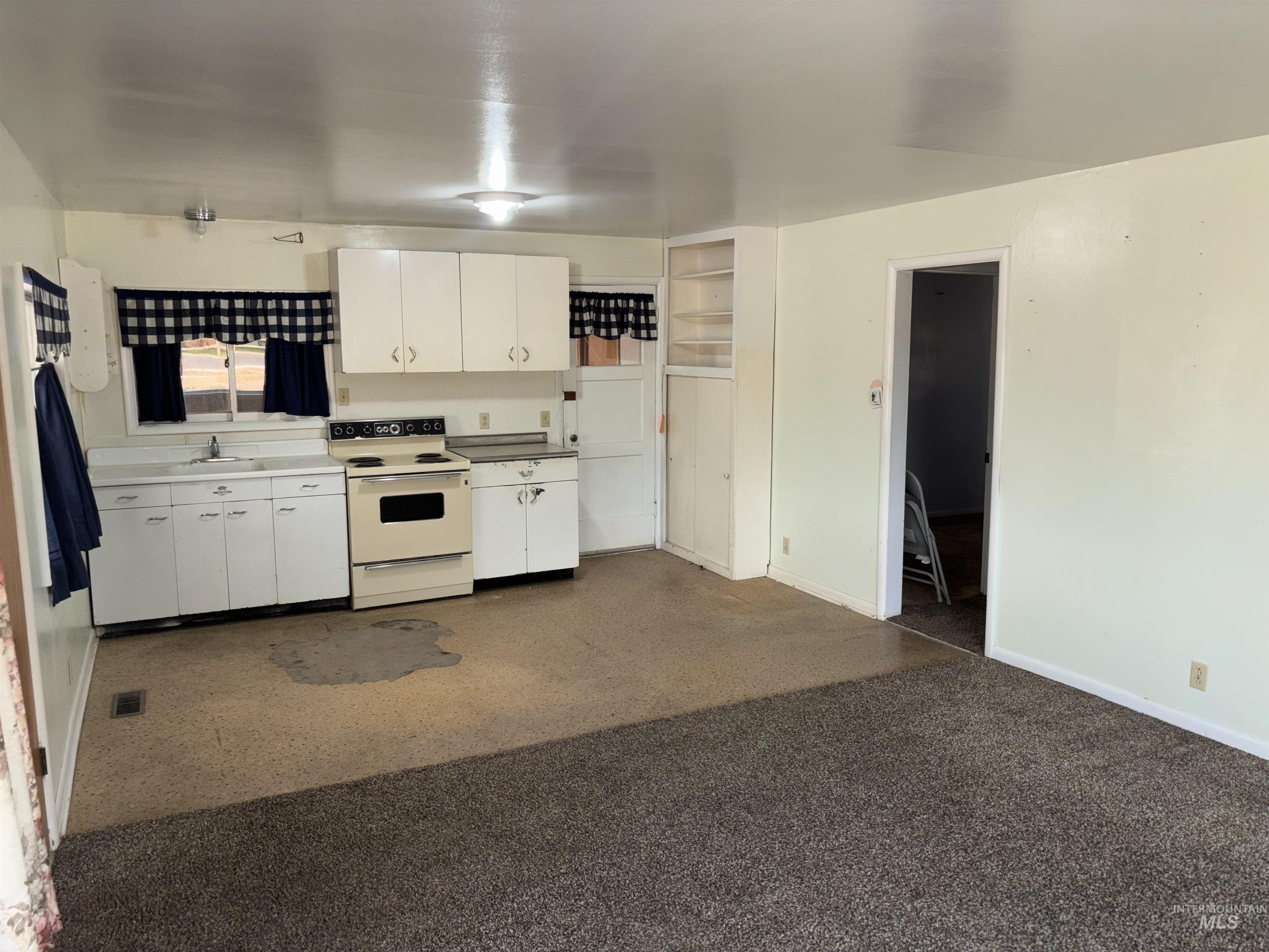 733 Sunset Dr Property Photo 12