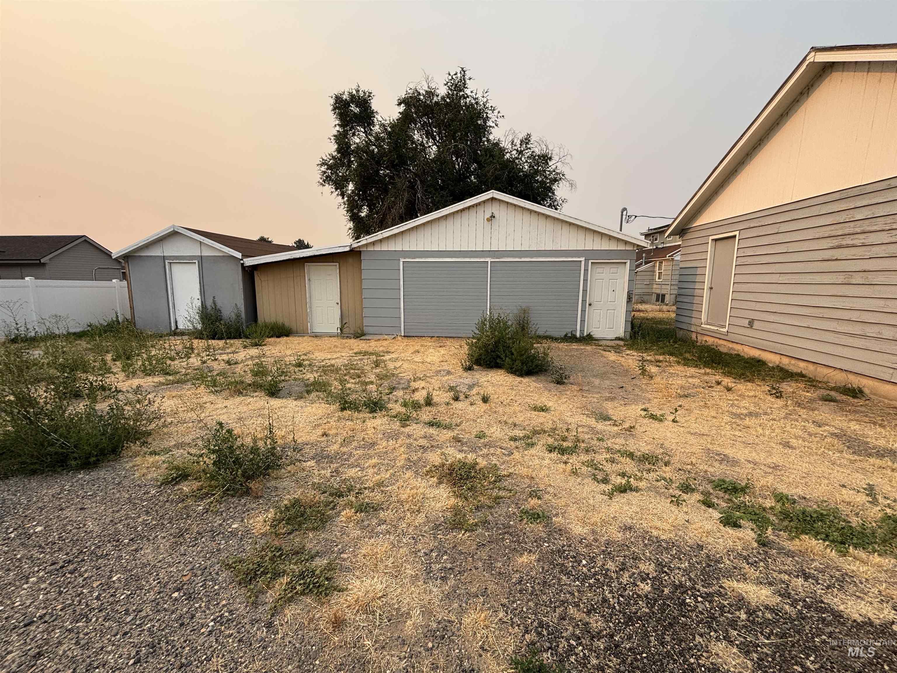733 Sunset Dr Property Photo 20