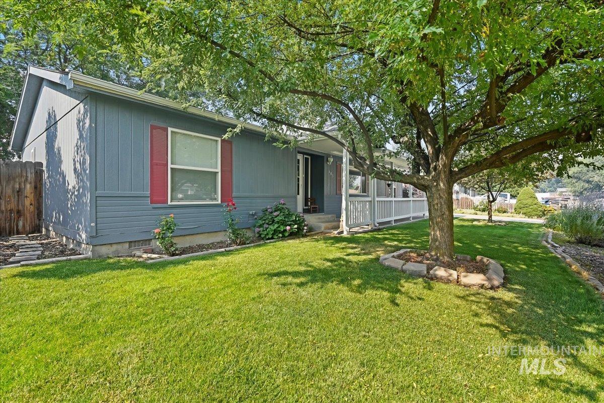 405 Cedar St Property Photo 2