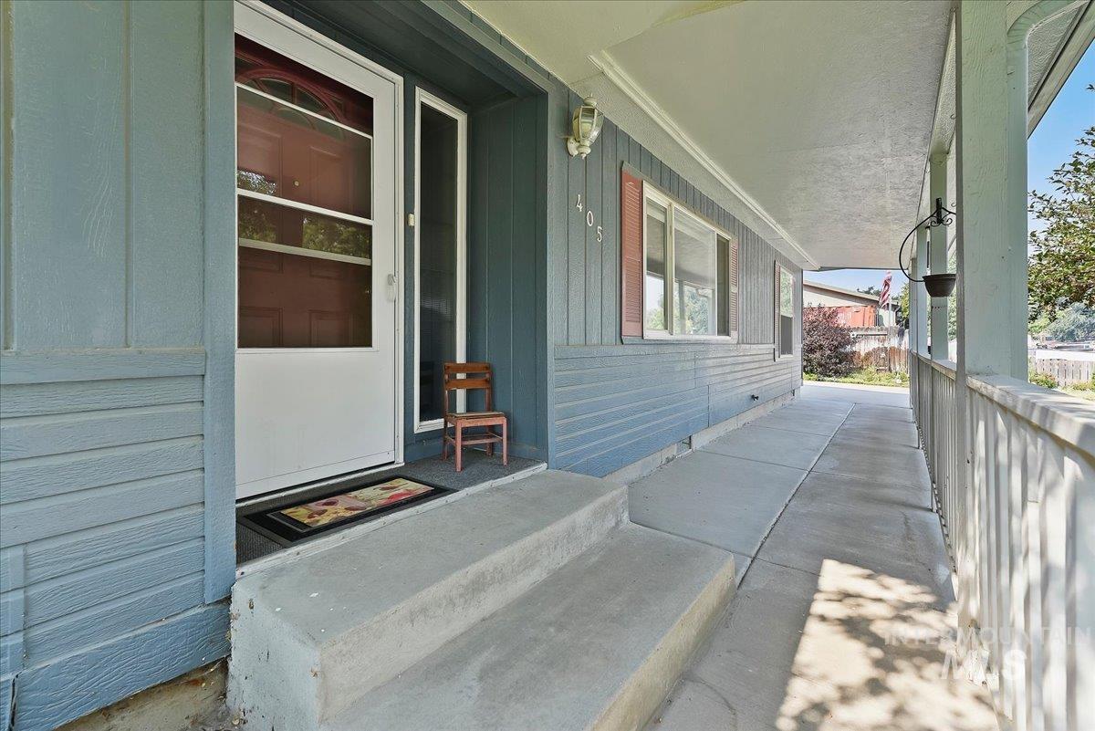 405 Cedar St Property Photo 3