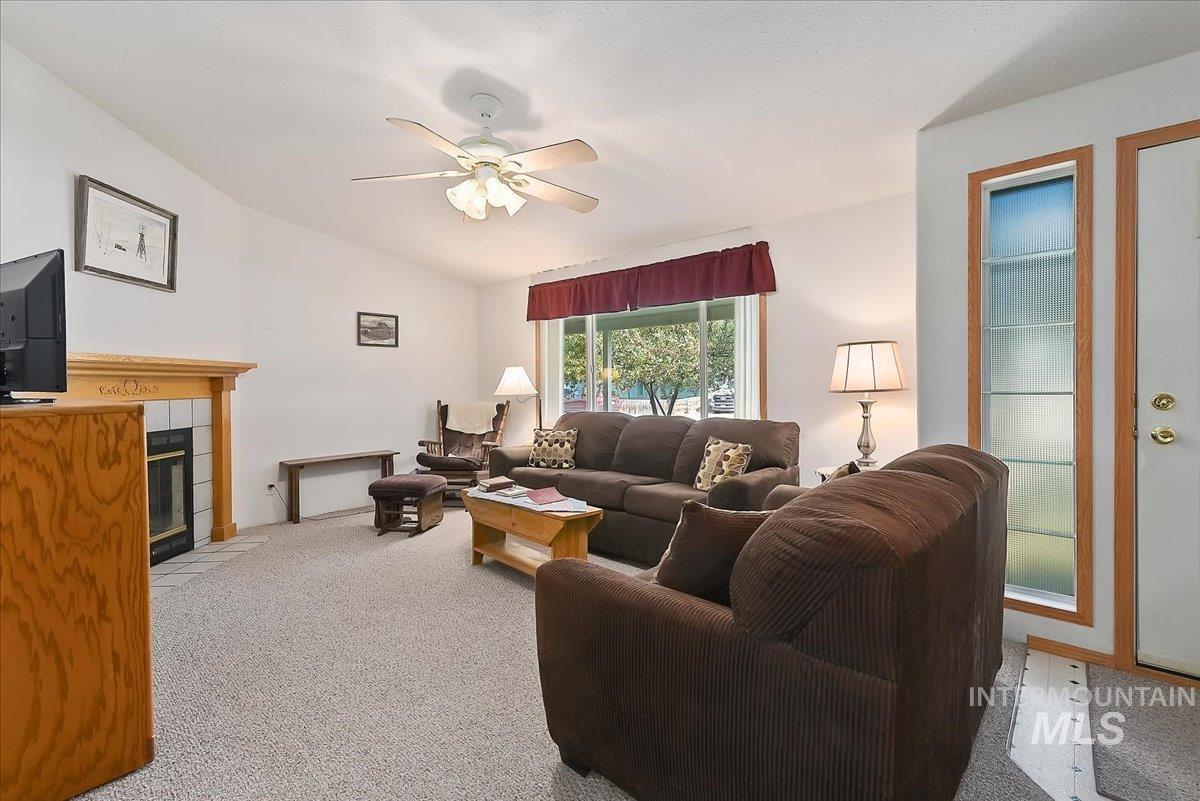 405 Cedar St Property Photo 4