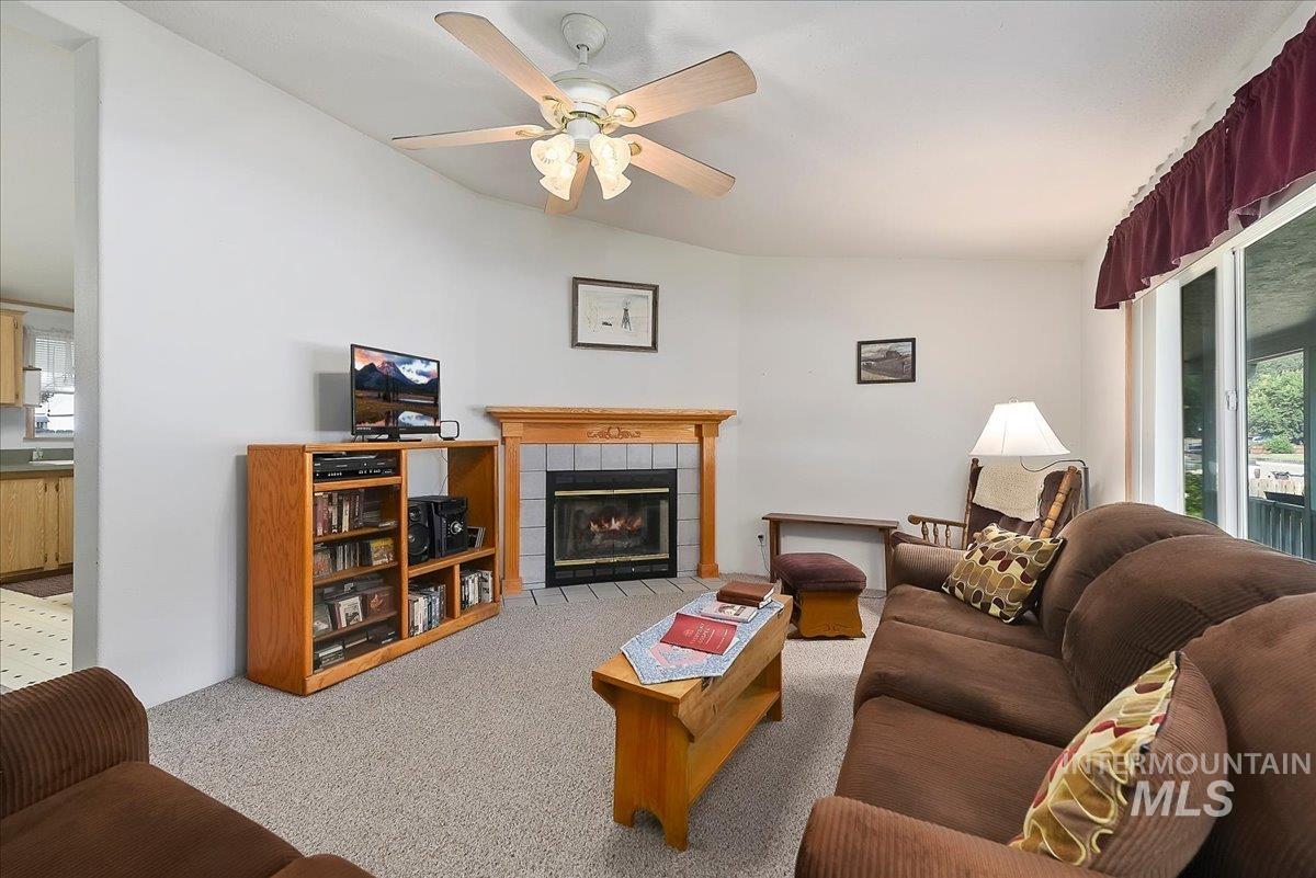 405 Cedar St Property Photo 5