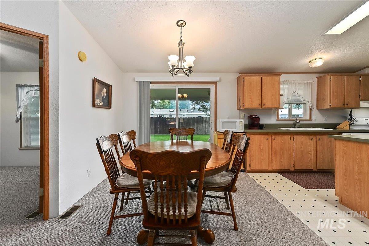405 Cedar St Property Photo 6