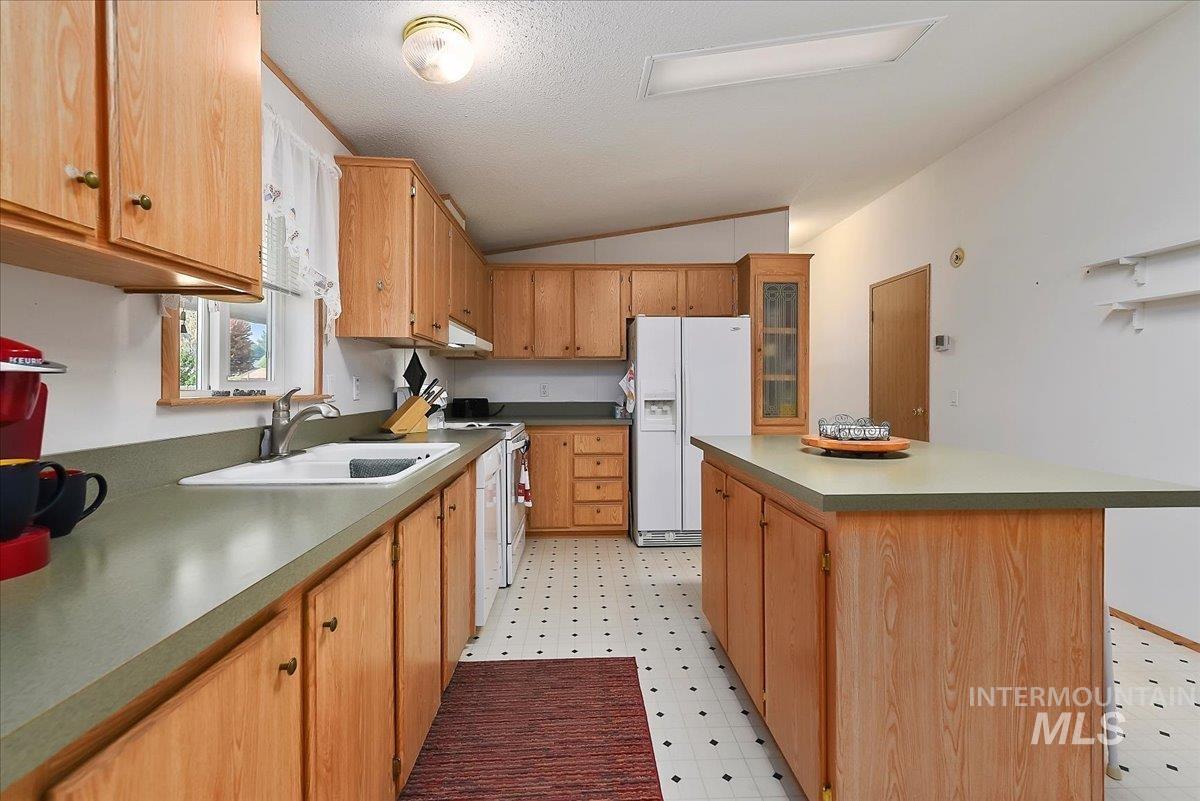 405 Cedar St Property Photo 9