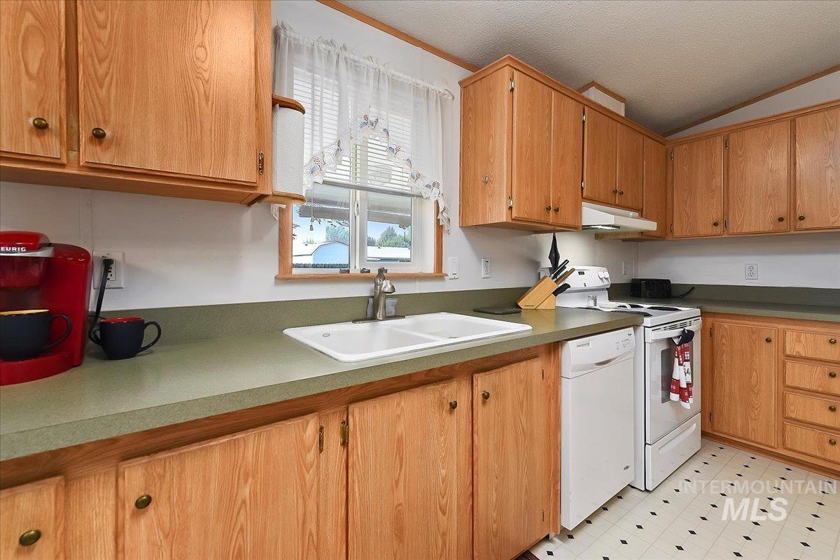 405 Cedar St Property Photo 10