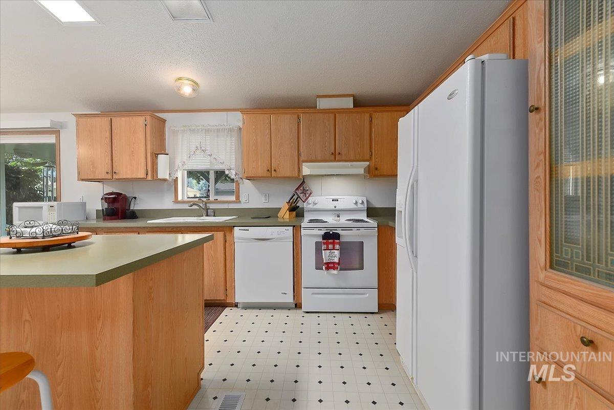 405 Cedar St Property Photo 11