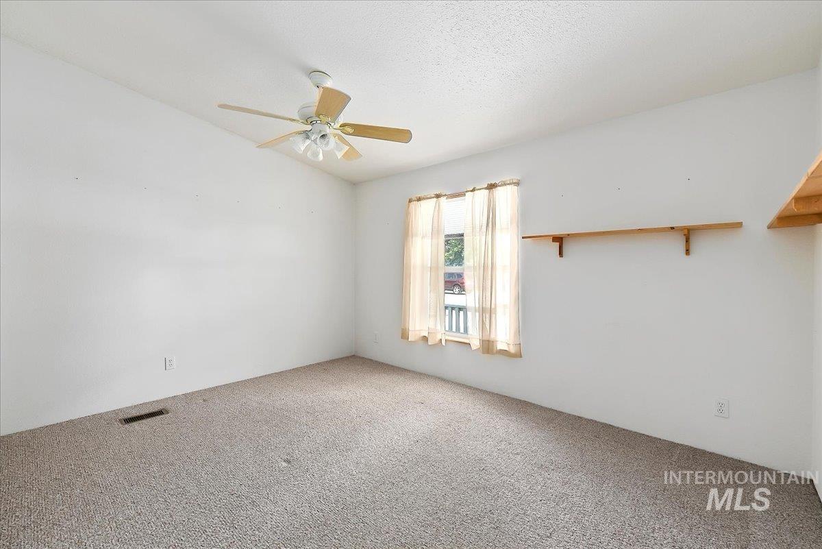 405 Cedar St Property Photo 14