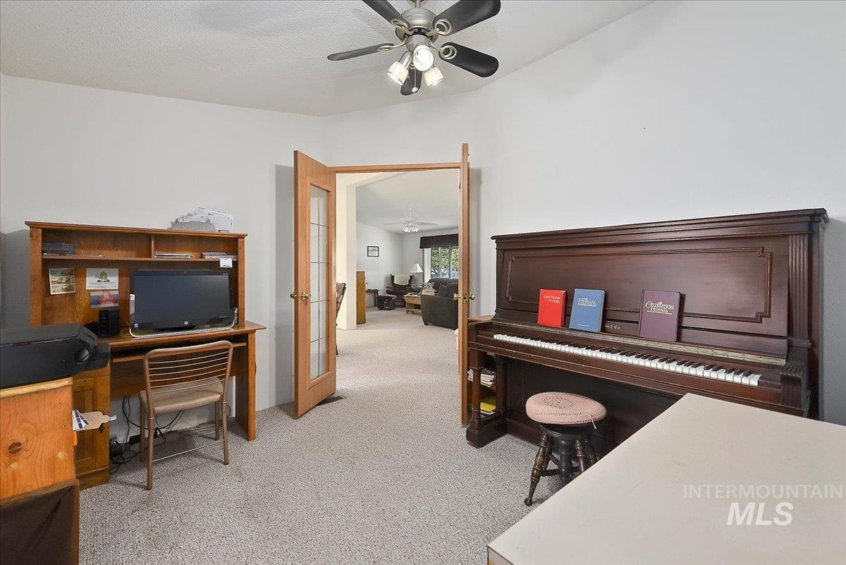 405 Cedar St Property Photo 18