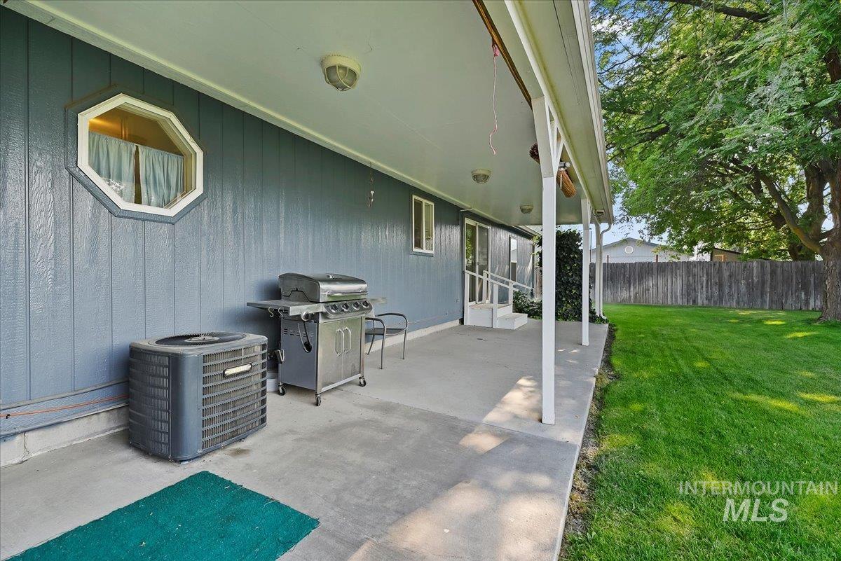 405 Cedar St Property Photo 23
