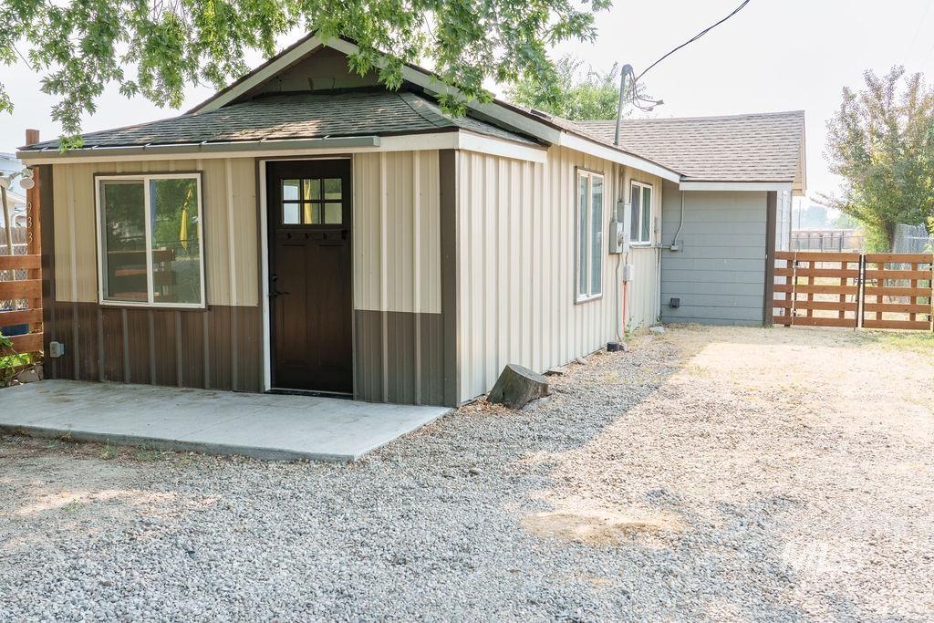 933 S Mill Road Property Photo 3