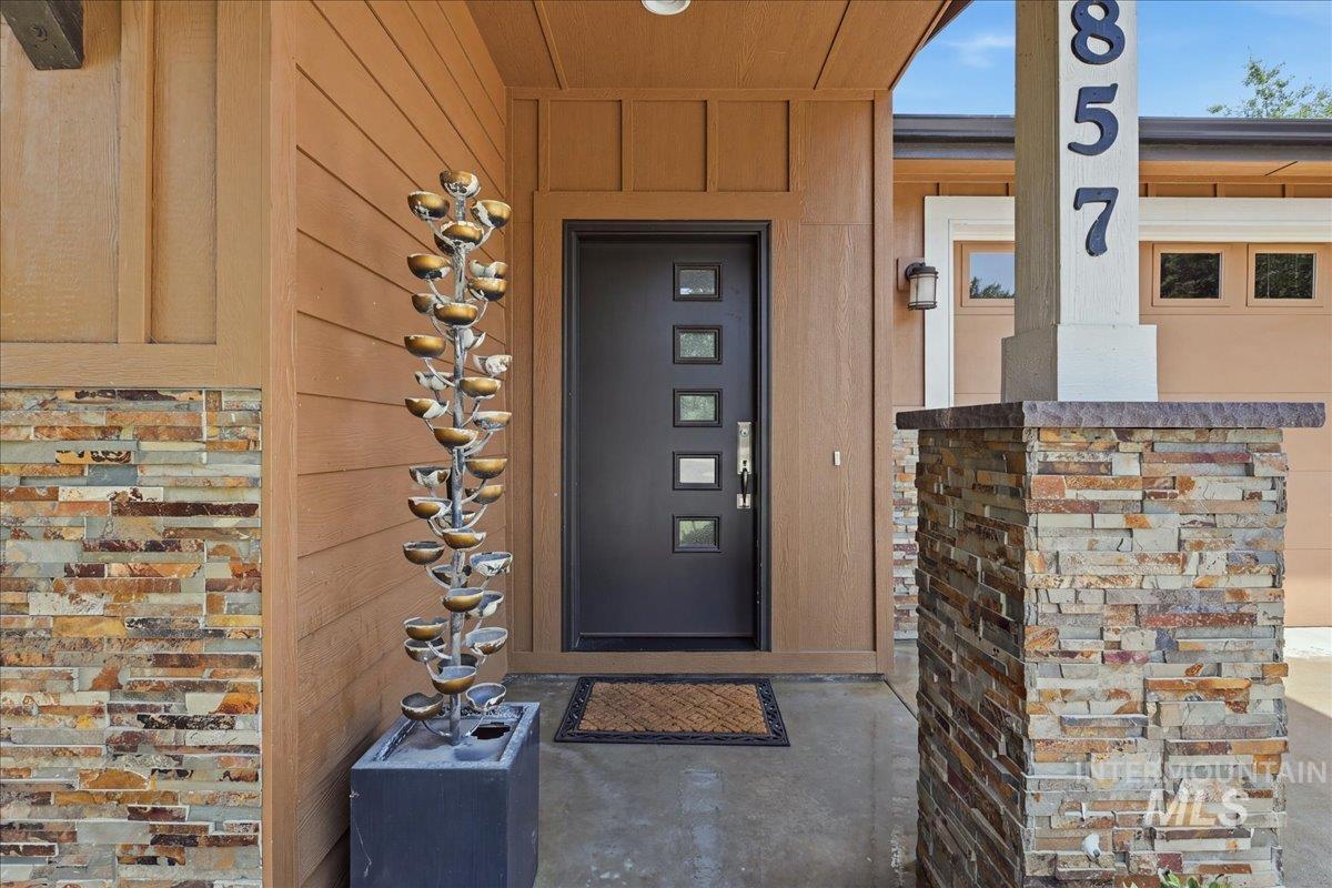 857 N River Path Ln Property Photo 3