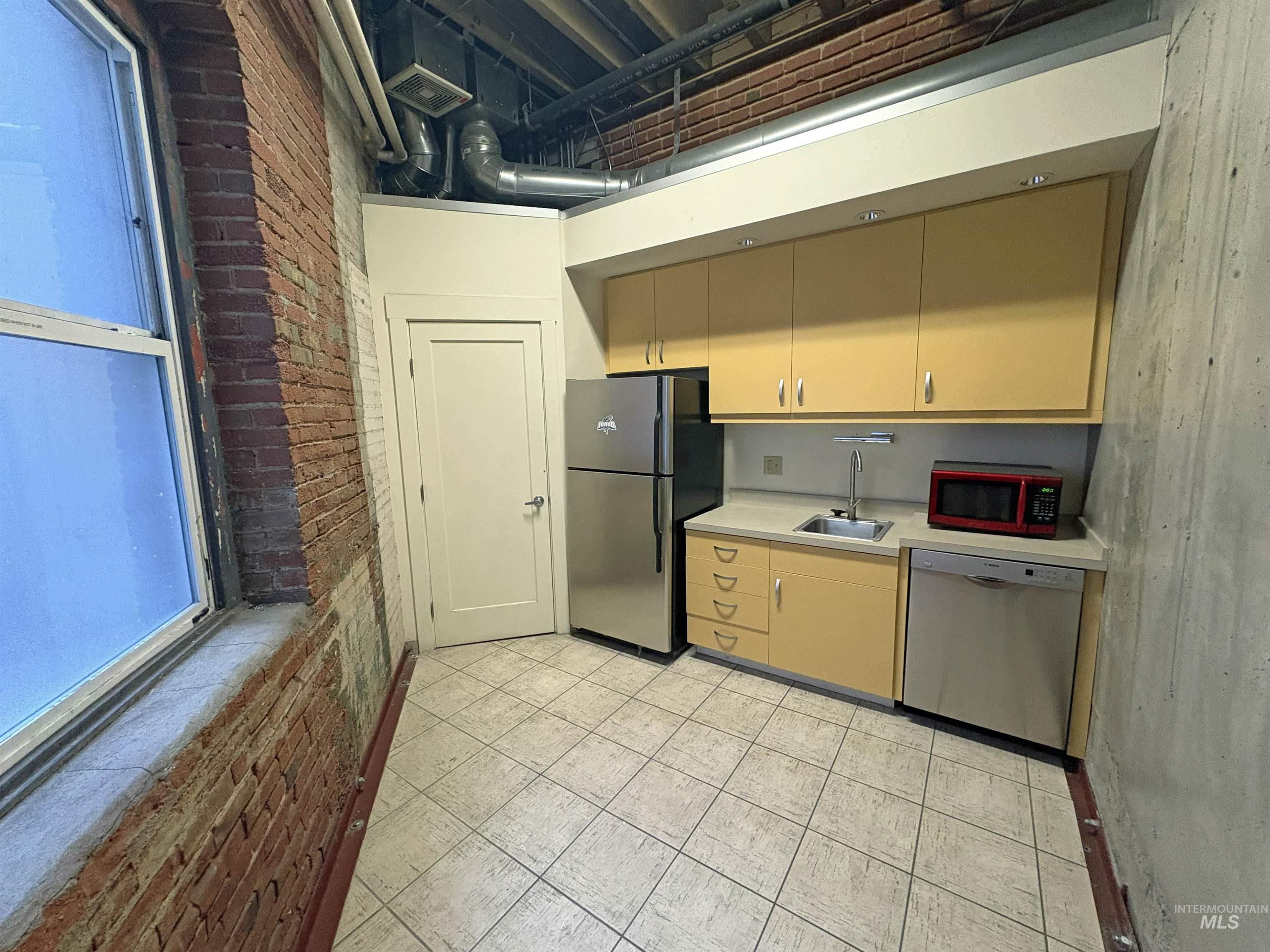 314 S 9th Street Property Photo 6