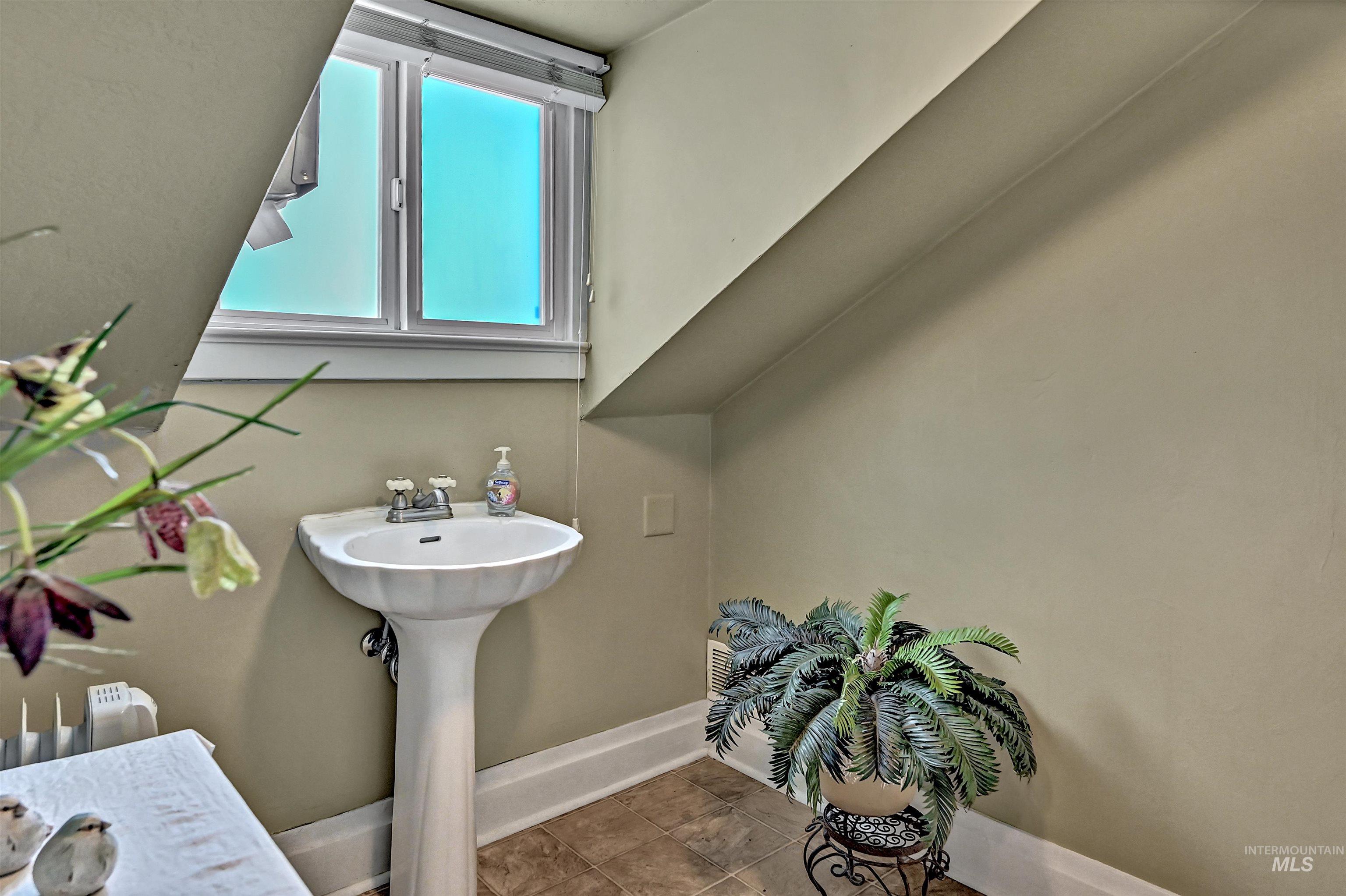 1517 W Jefferson Property Photo 14