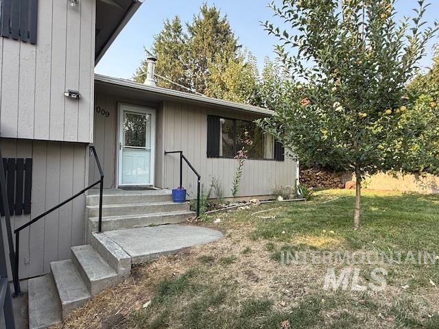 1009 W Hemlock Avenue Property Photo 2