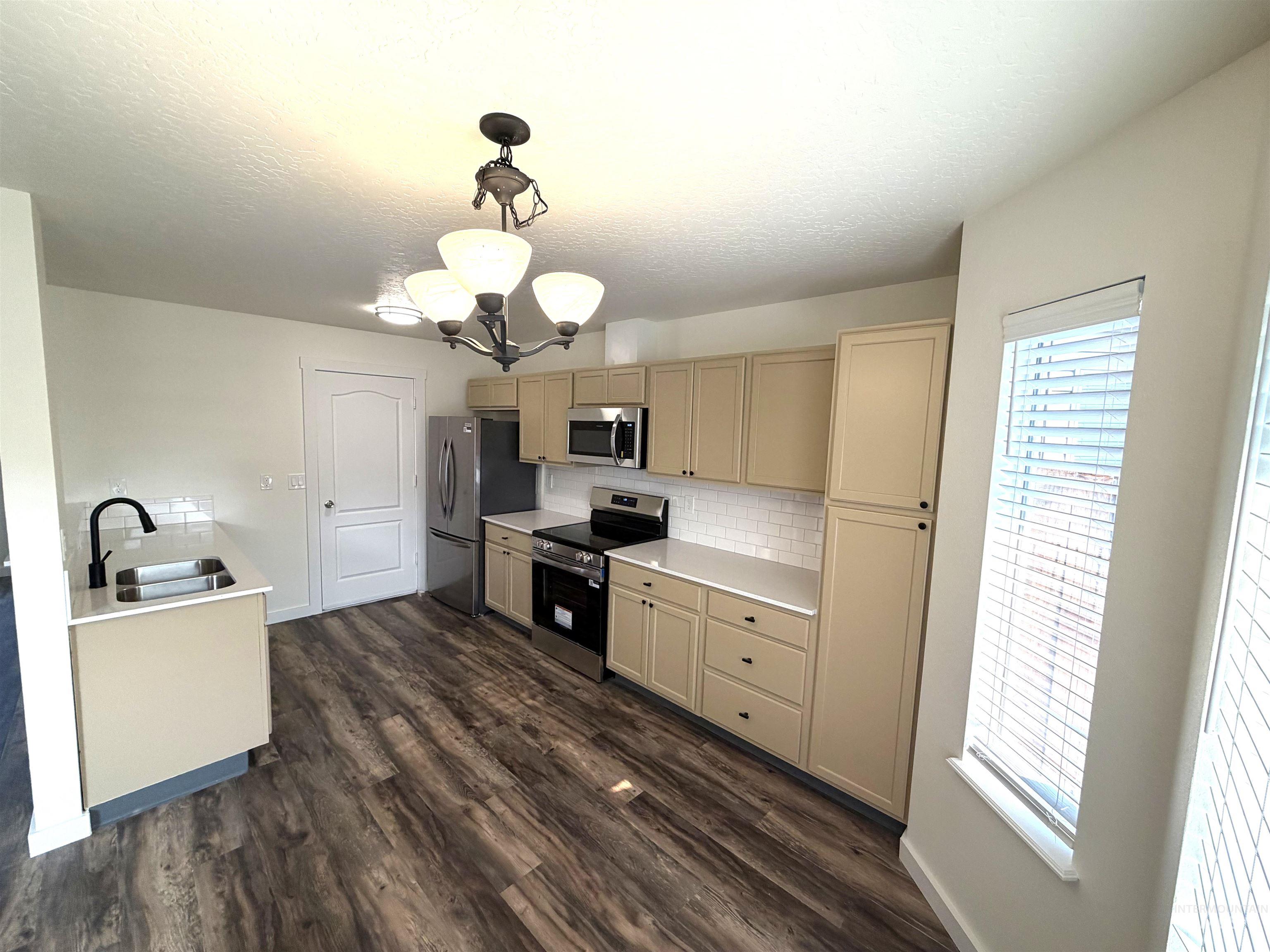 1421 W Orchard Ave Property Photo 7