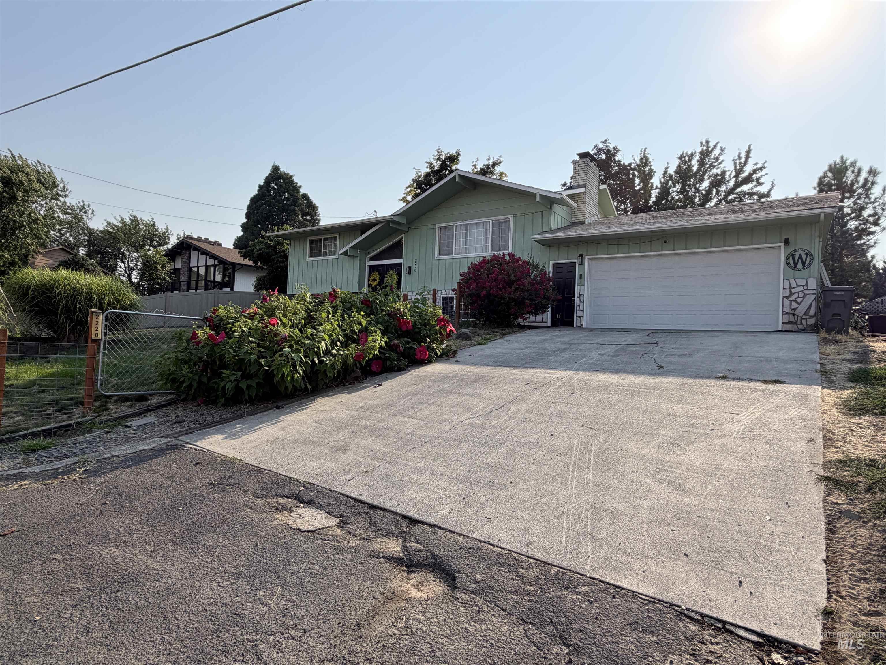 2220 Schaefer Dr. Property Photo 2