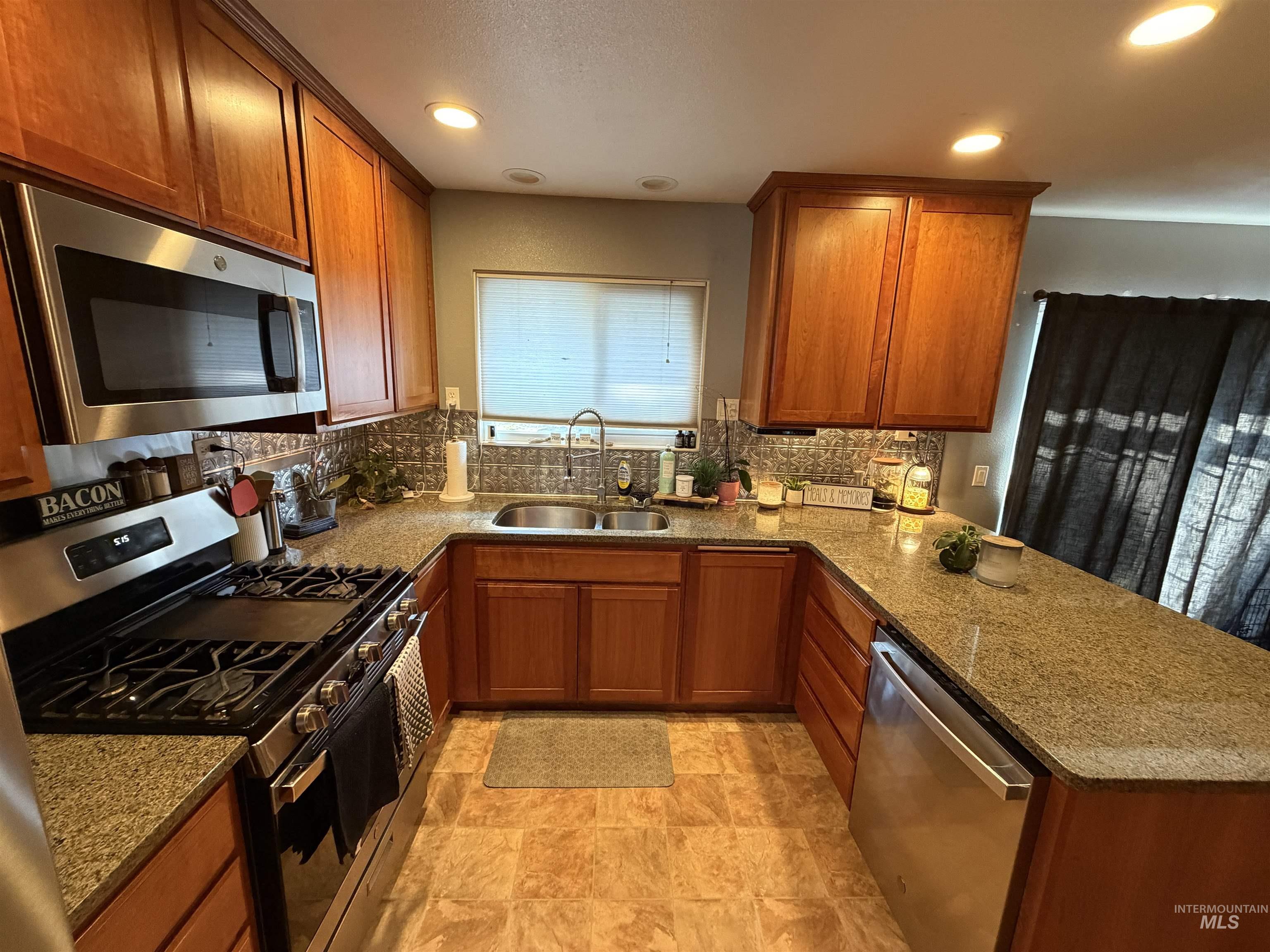 2220 Schaefer Dr. Property Photo 4