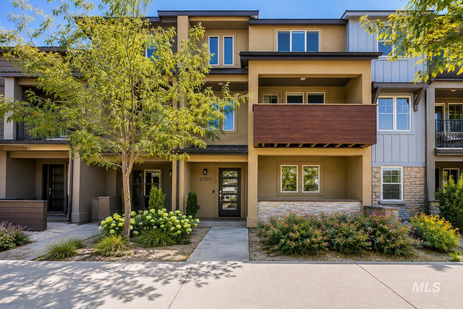 3755 E Parkcenter Property Photo 1