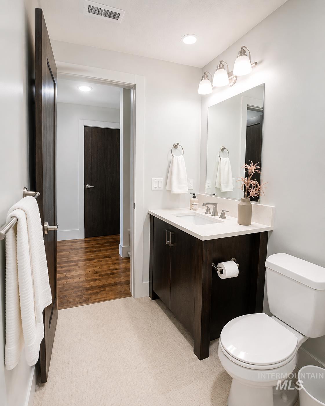 3755 E Parkcenter Property Photo 15