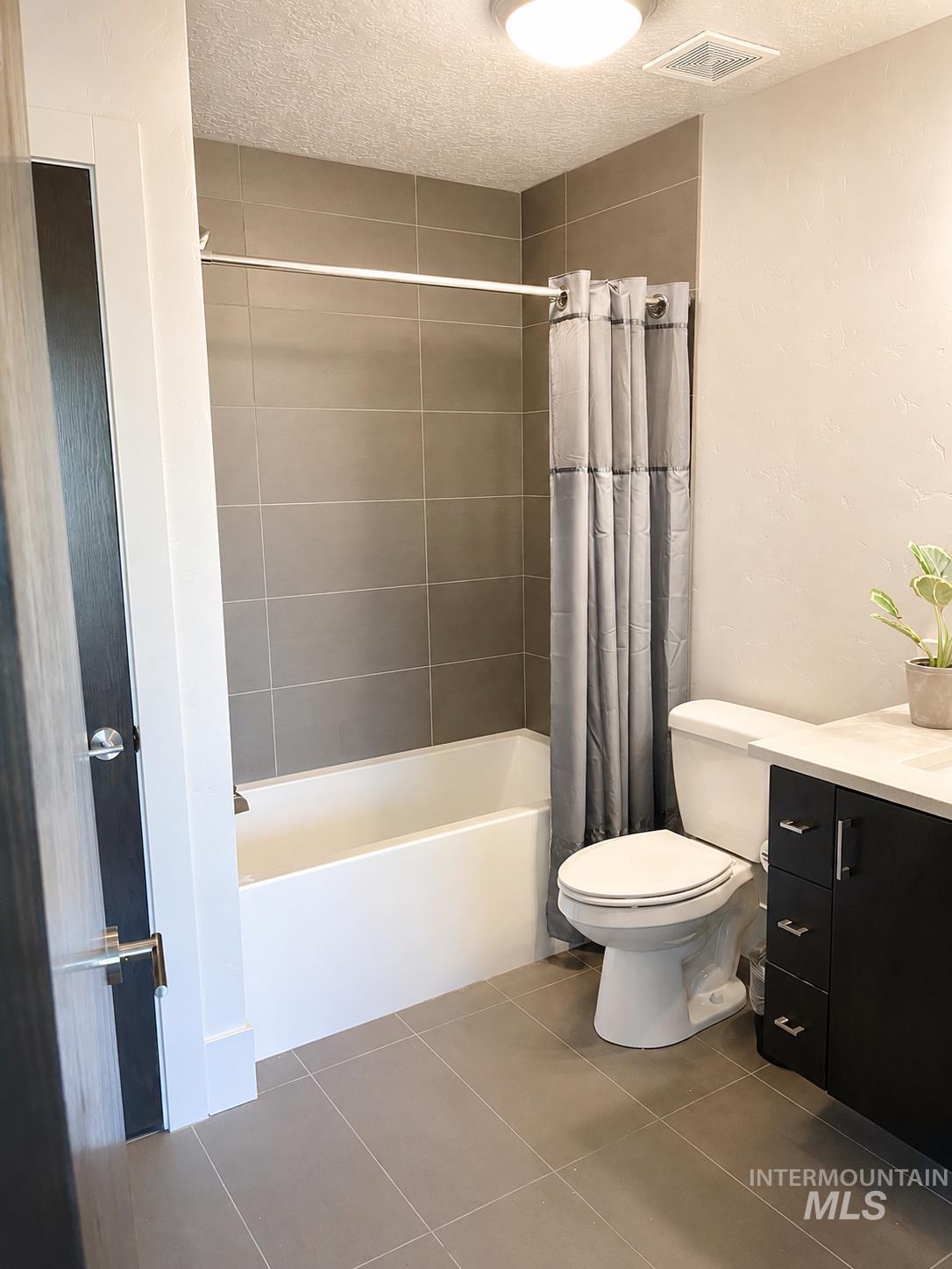 3755 E Parkcenter Property Photo 19
