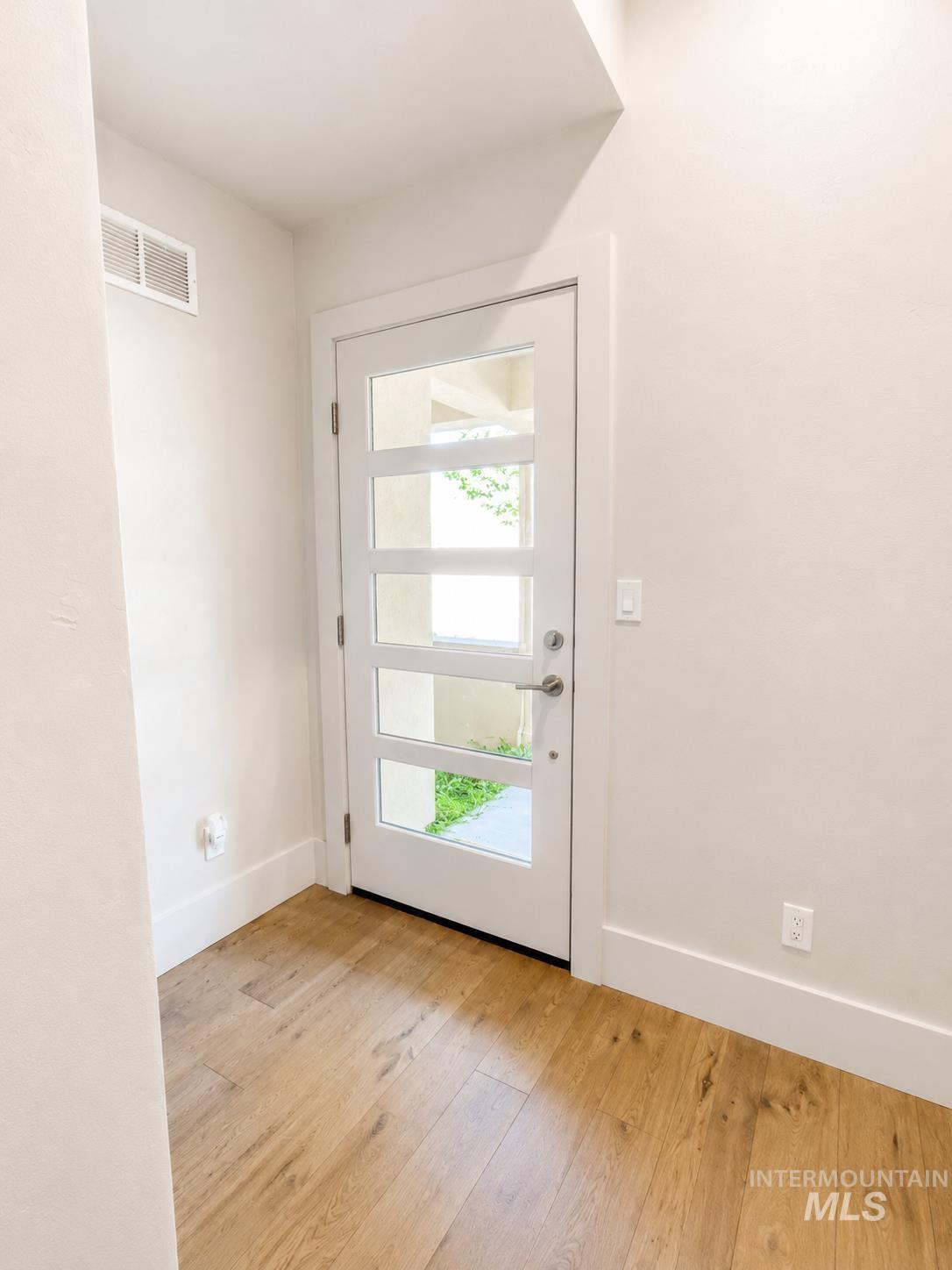 3755 E Parkcenter Property Photo 27