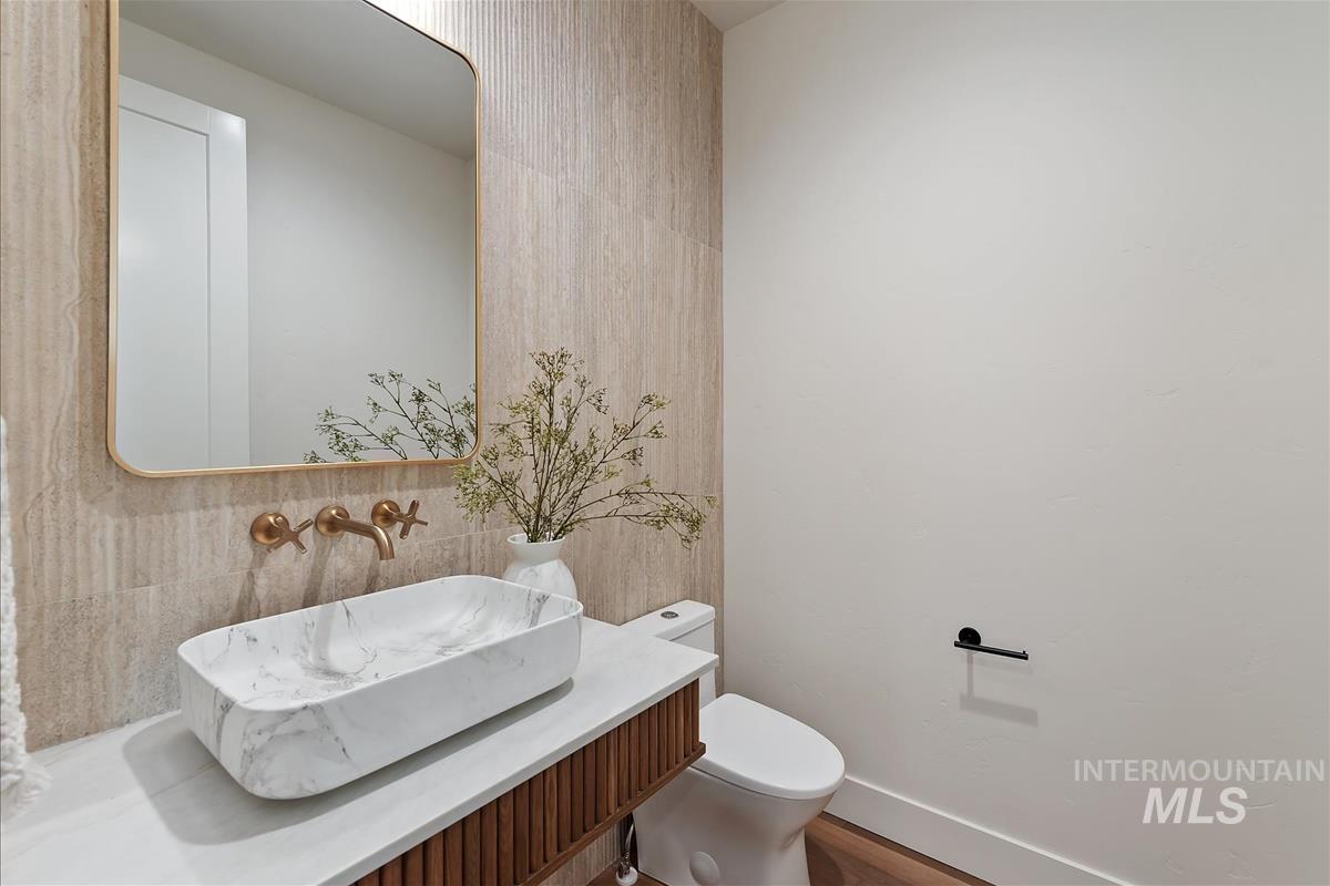 8085 Quail Hollow Dr Property Photo 22
