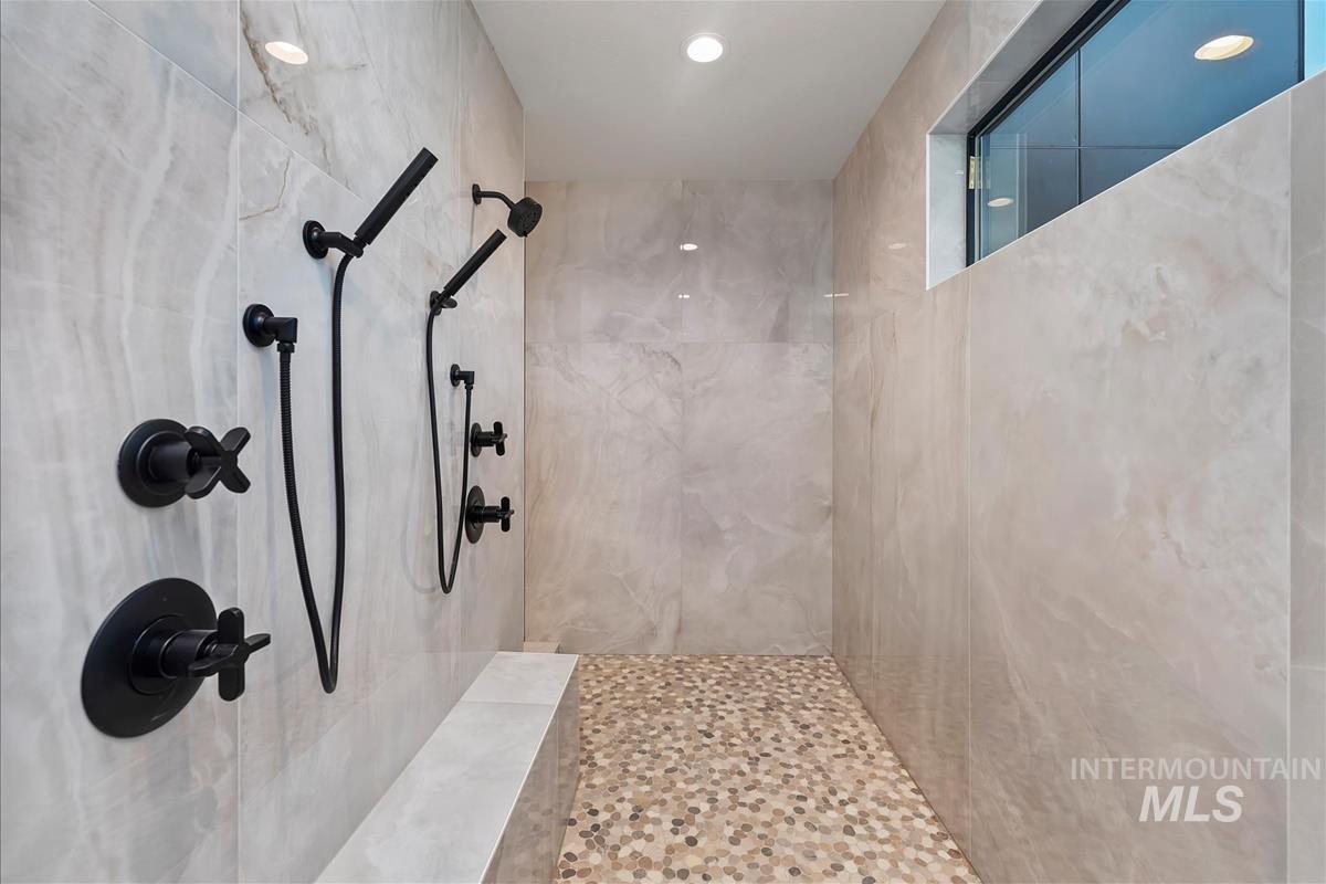 8085 Quail Hollow Dr Property Photo 30