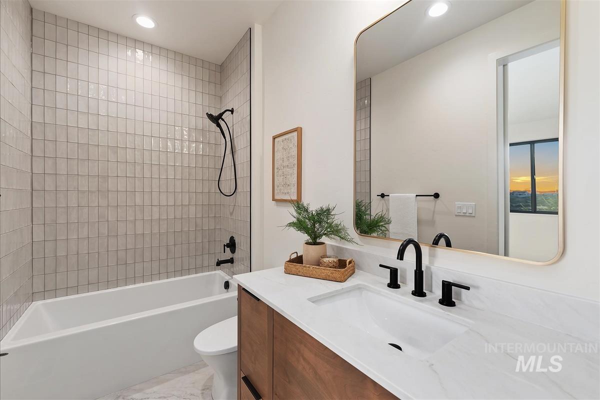 8085 Quail Hollow Dr Property Photo 37