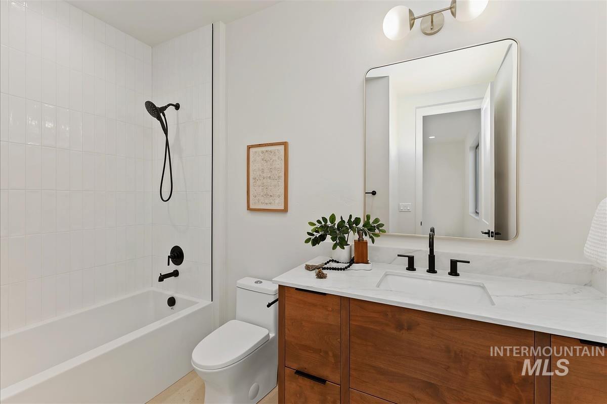 8085 Quail Hollow Dr Property Photo 39