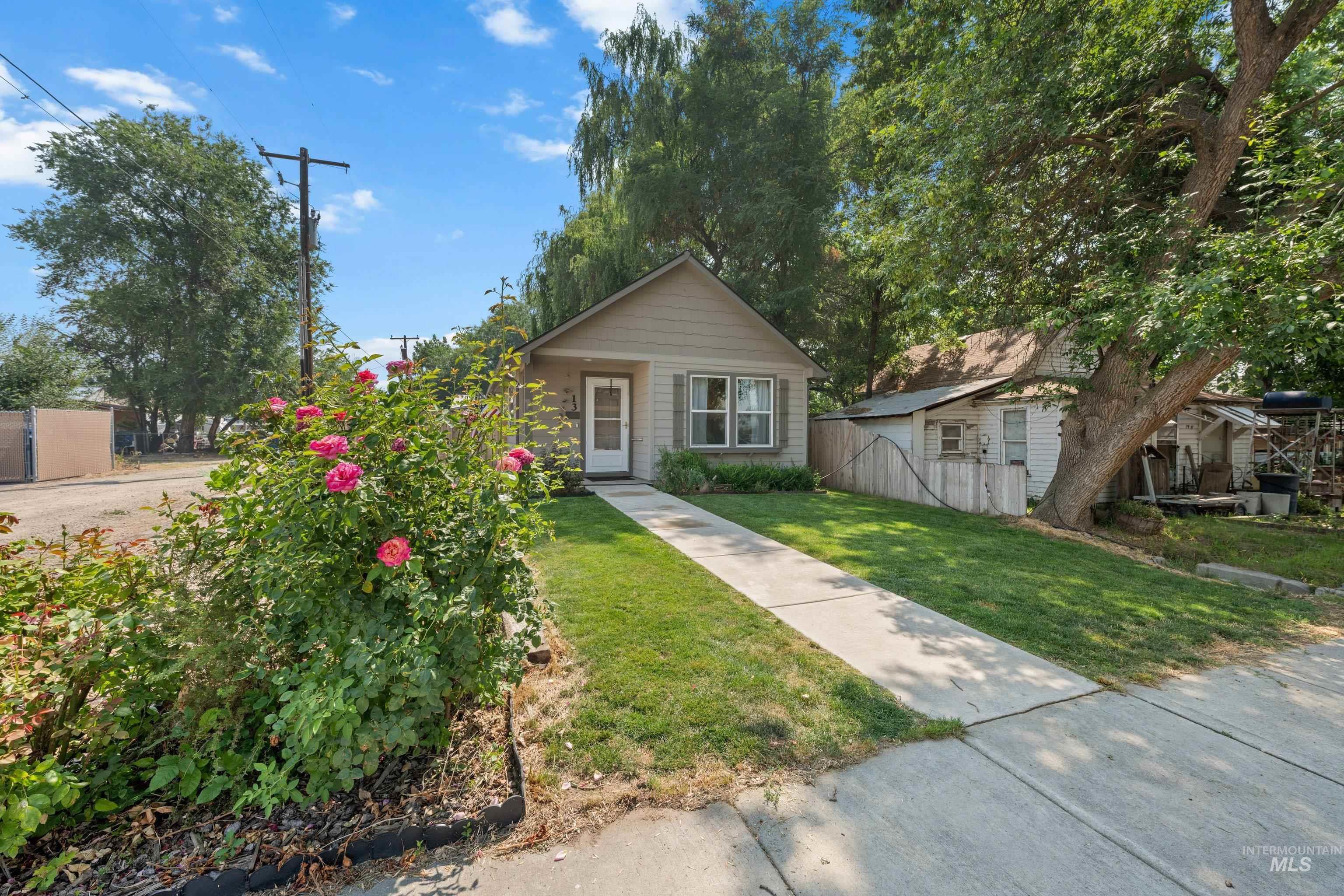 13 S Hawthorne Ave Property Photo 3