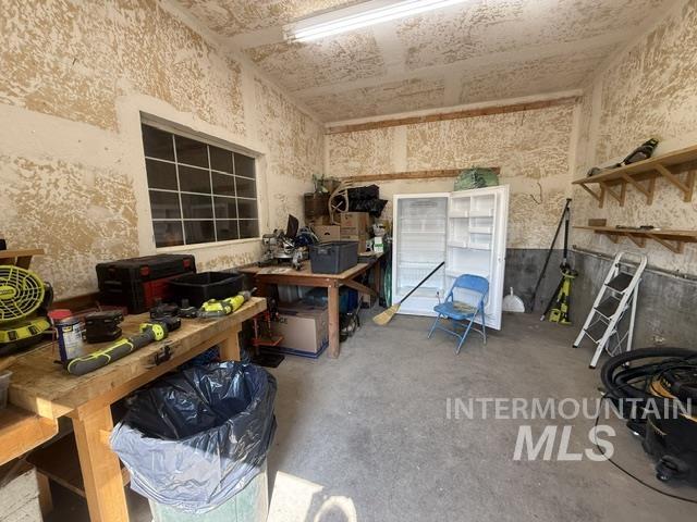 678 N Elmore Ave Property Photo 23