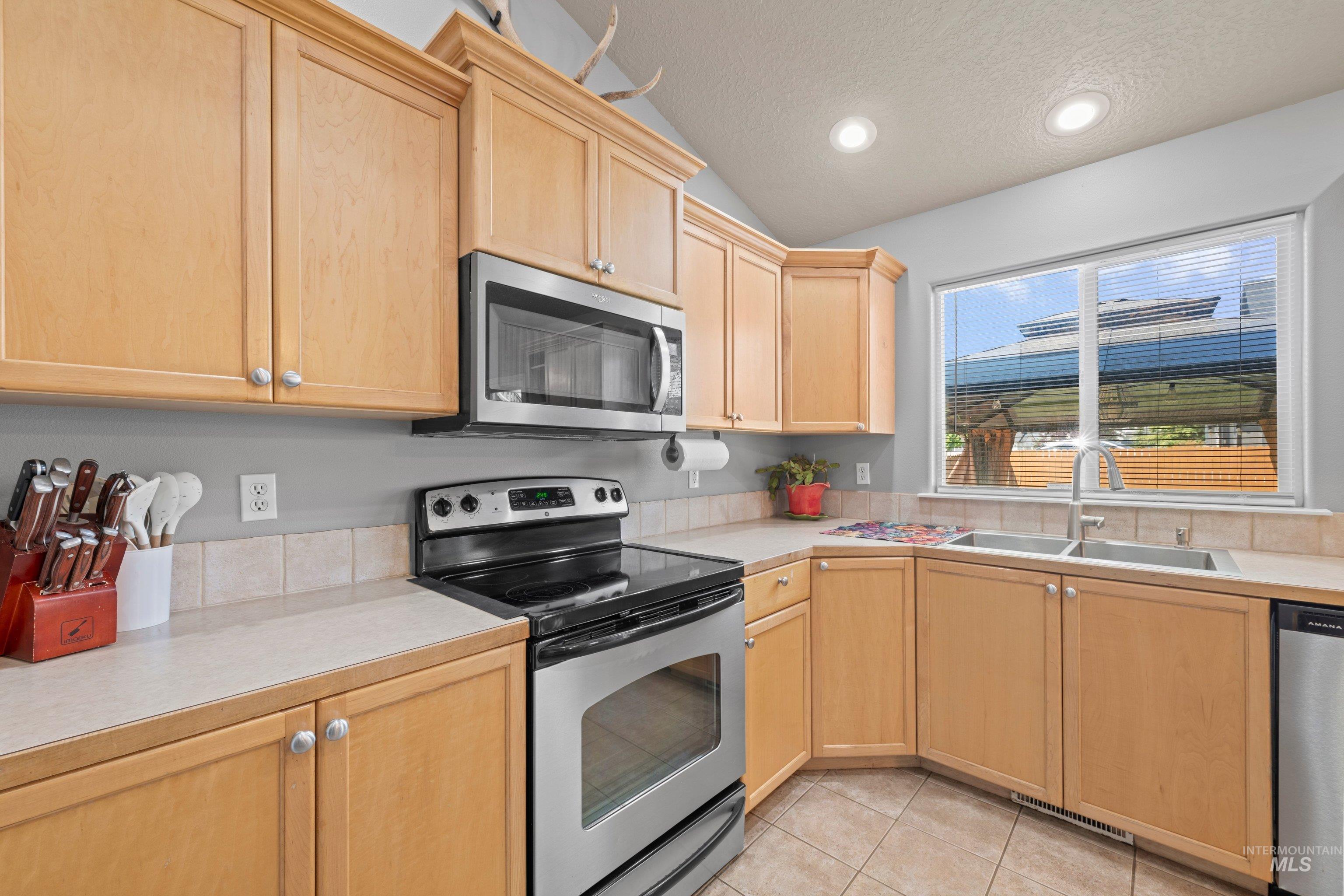 1282 W Castro Dr Property Photo 6