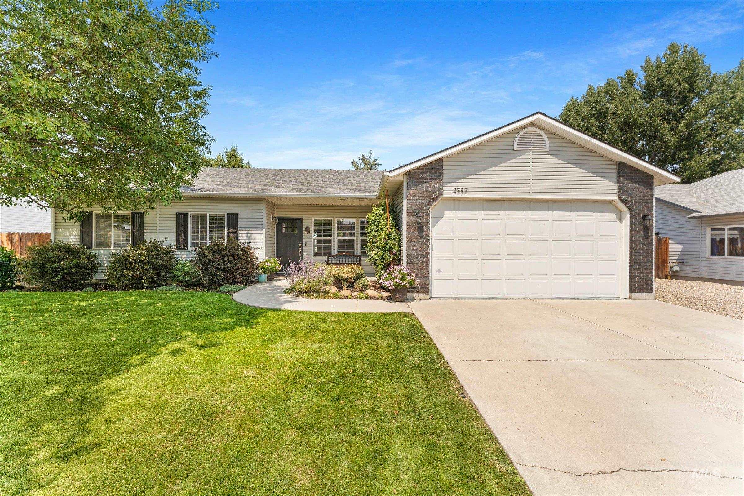2790 W Forecast St Property Photo 1