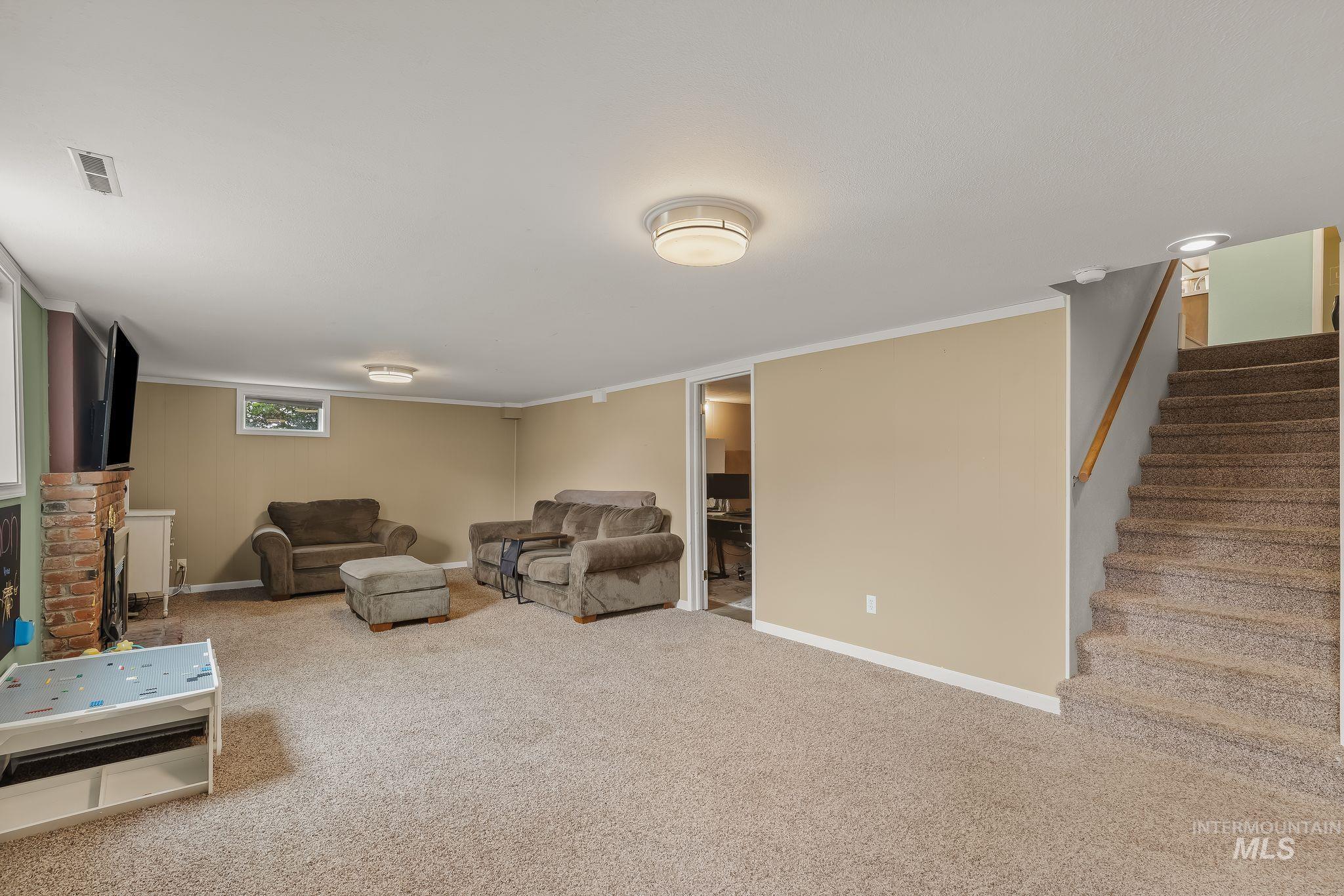 1734 Burrell Ave Property Photo 25