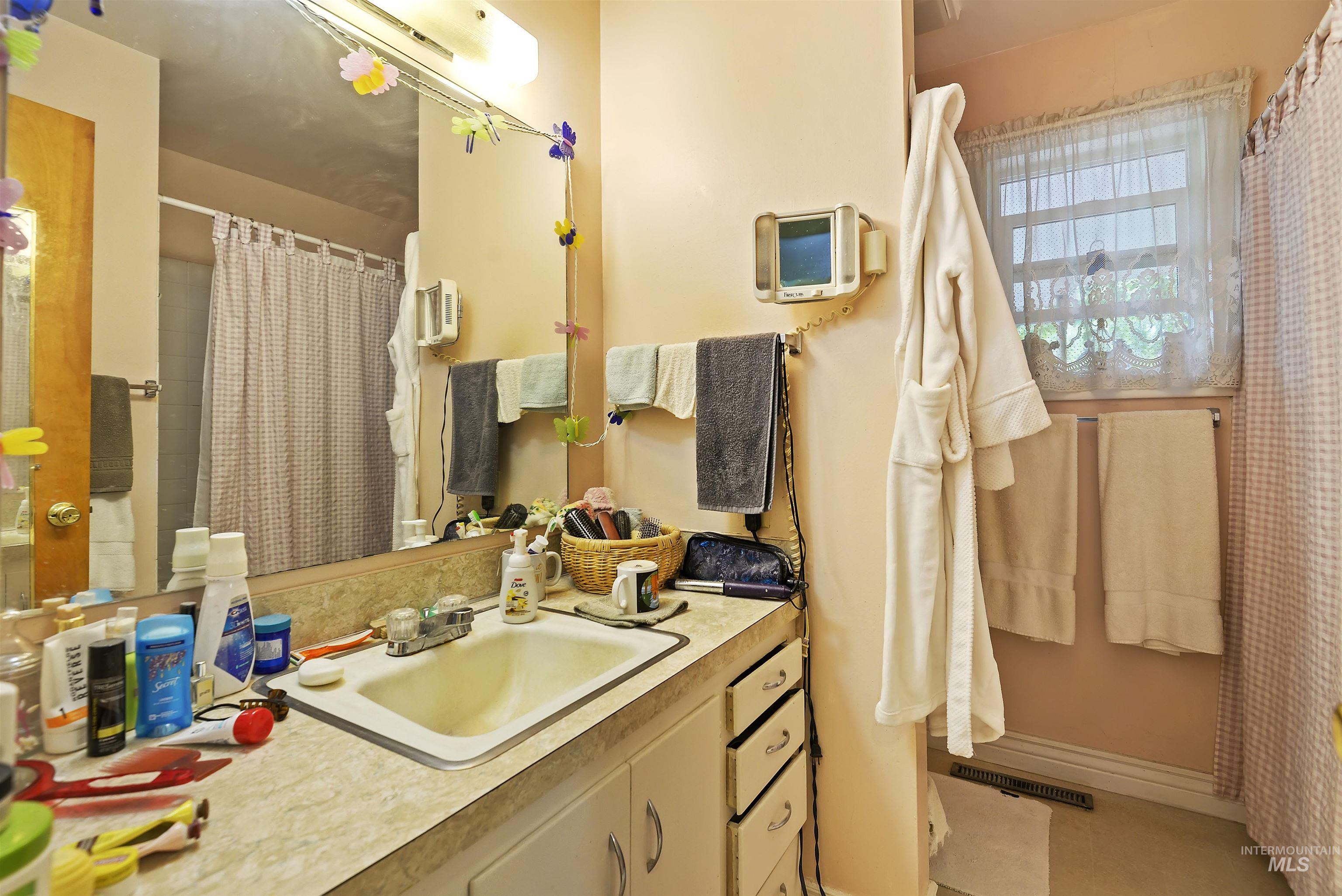 1206 S Owyhee St. Property Photo 19