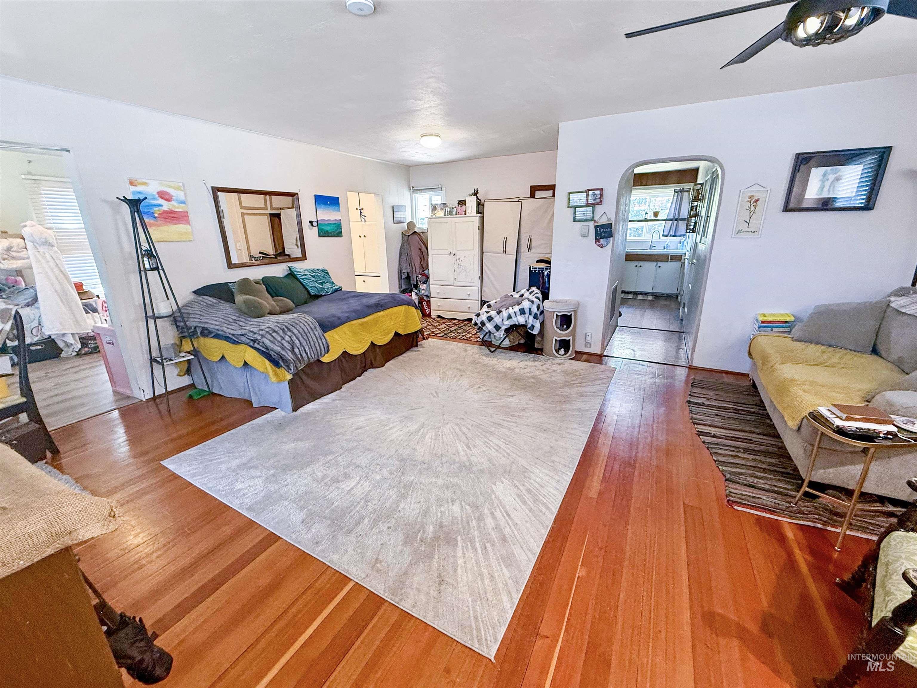 1009 Elm St Property Photo 12