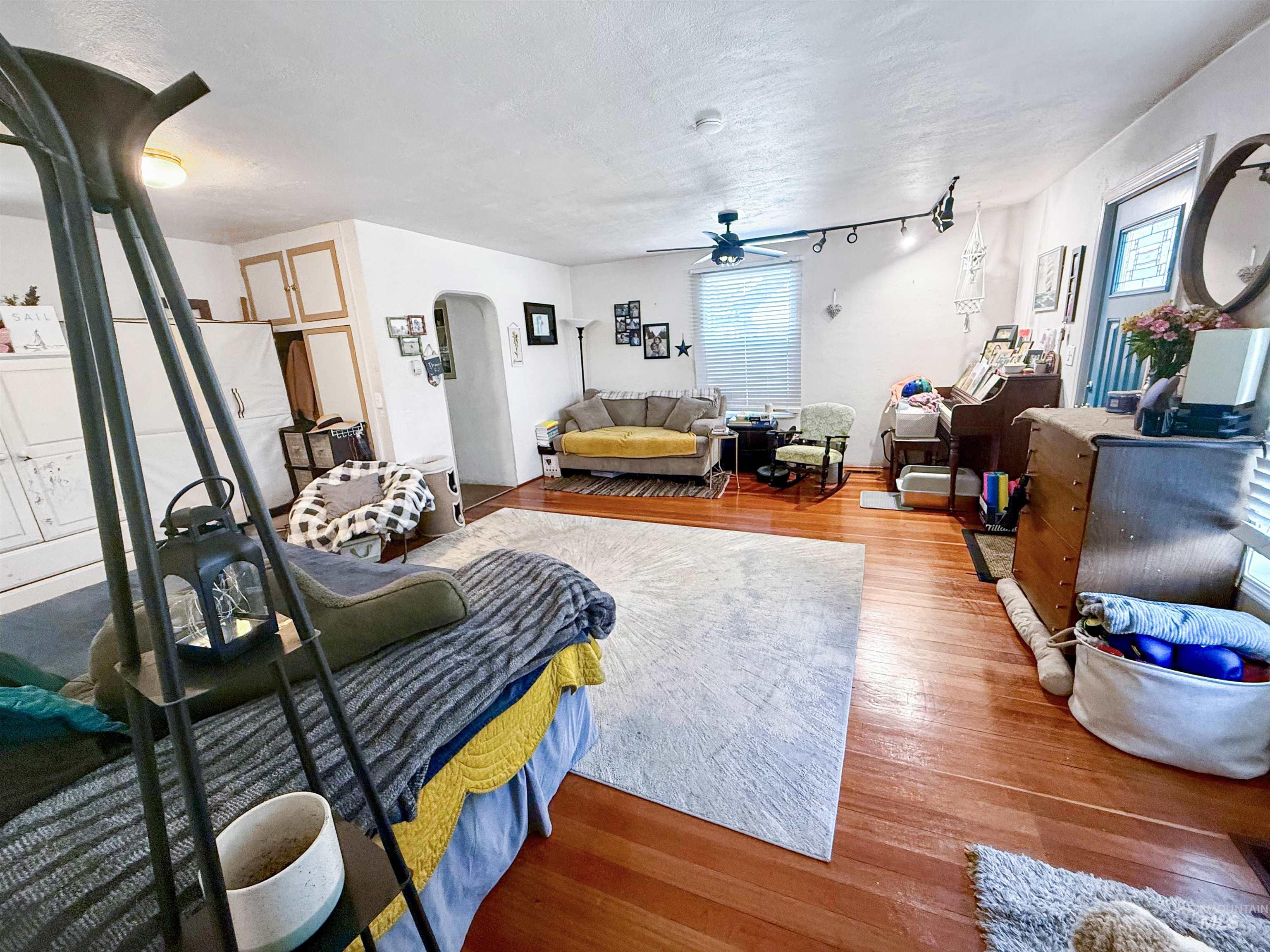 1009 Elm St Property Photo 13