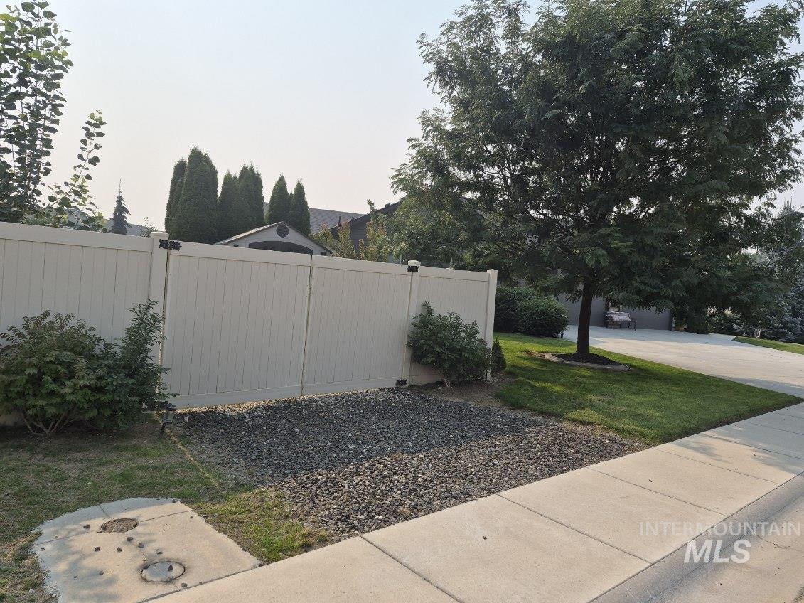 4805 Middlesboro Way Property Photo 27