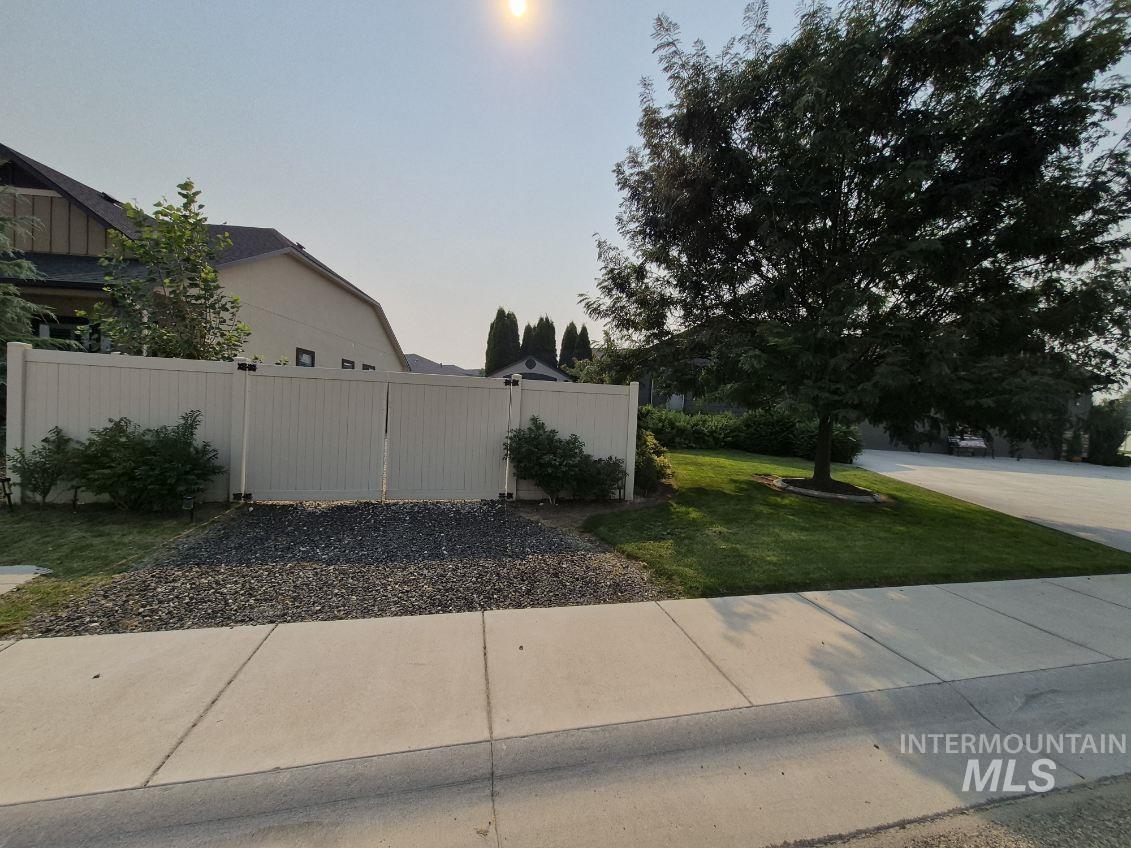 4805 Middlesboro Way Property Photo 28
