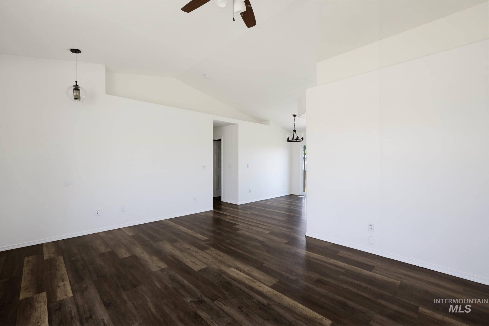 817 Settlers Dr Property Photo 5