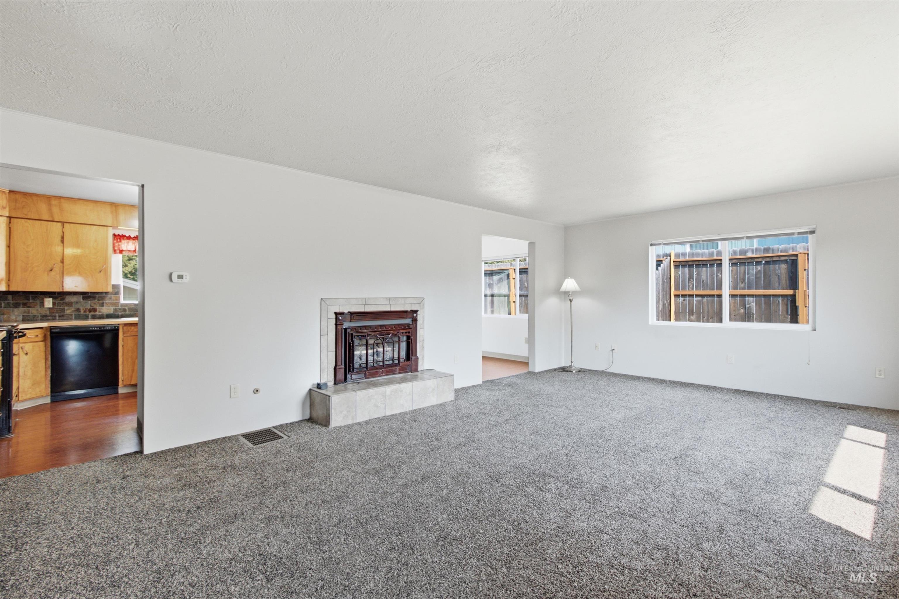 923 N Cleveland St Property Photo 5