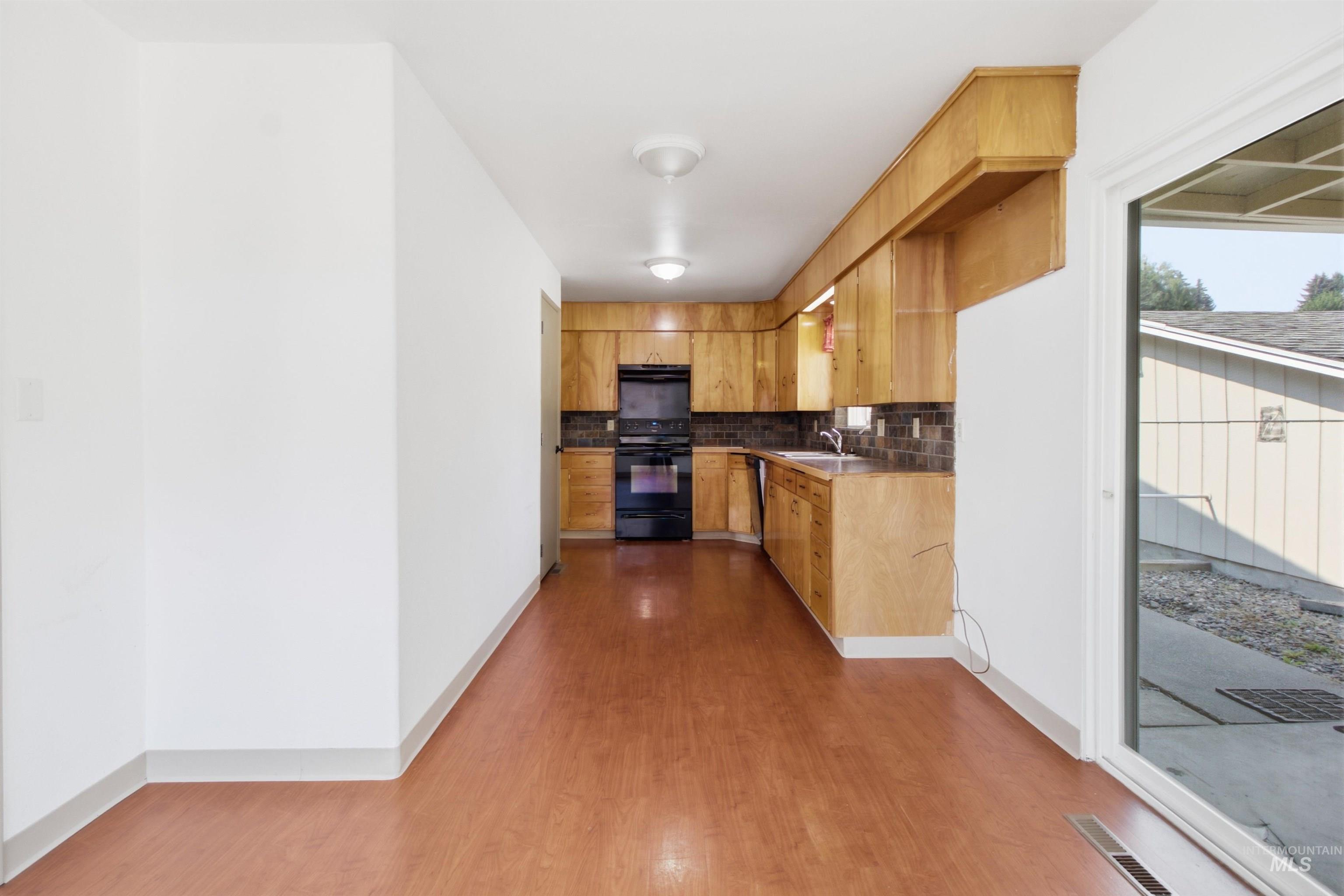 923 N Cleveland St Property Photo 11
