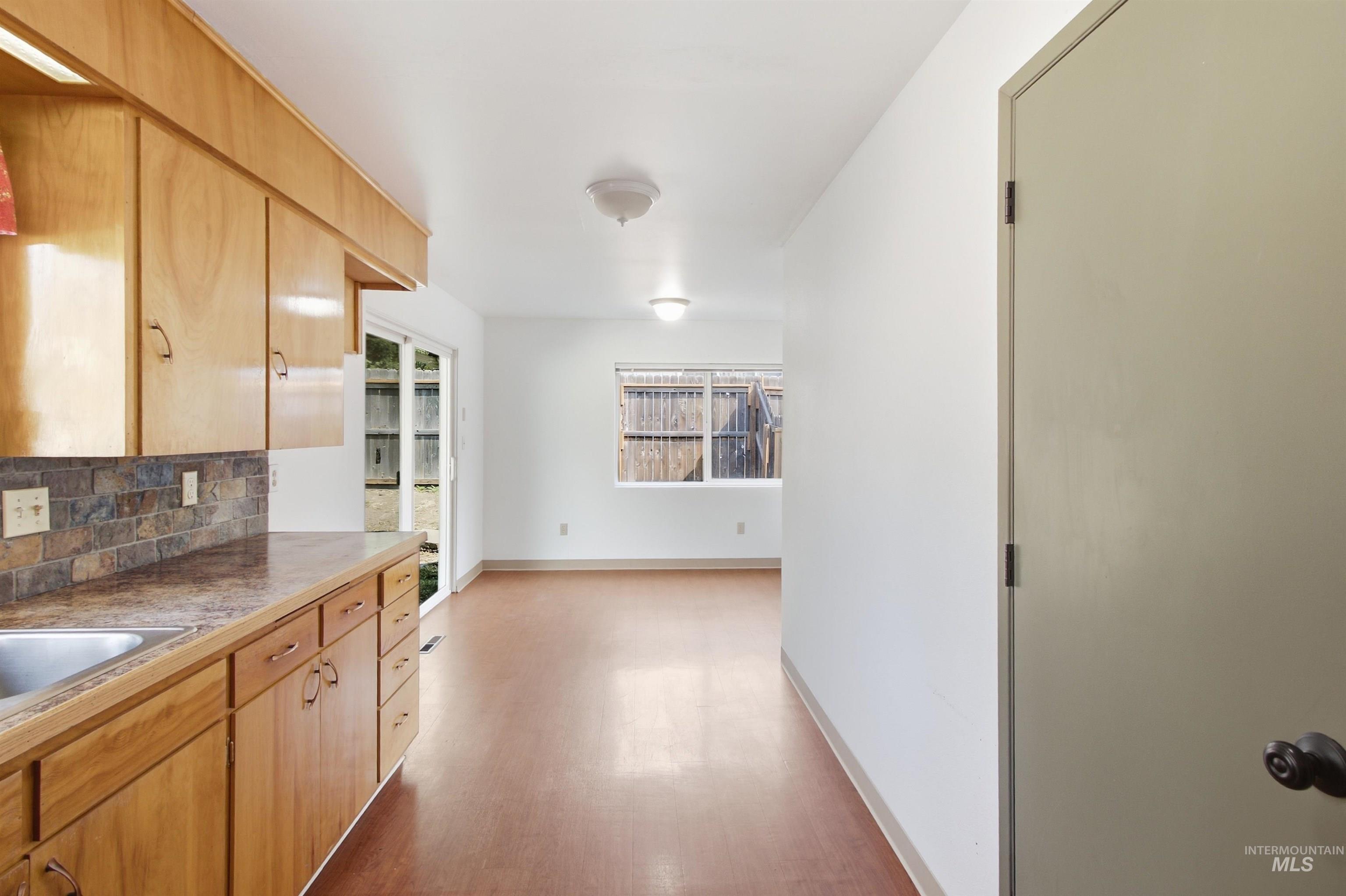 923 N Cleveland St Property Photo 12