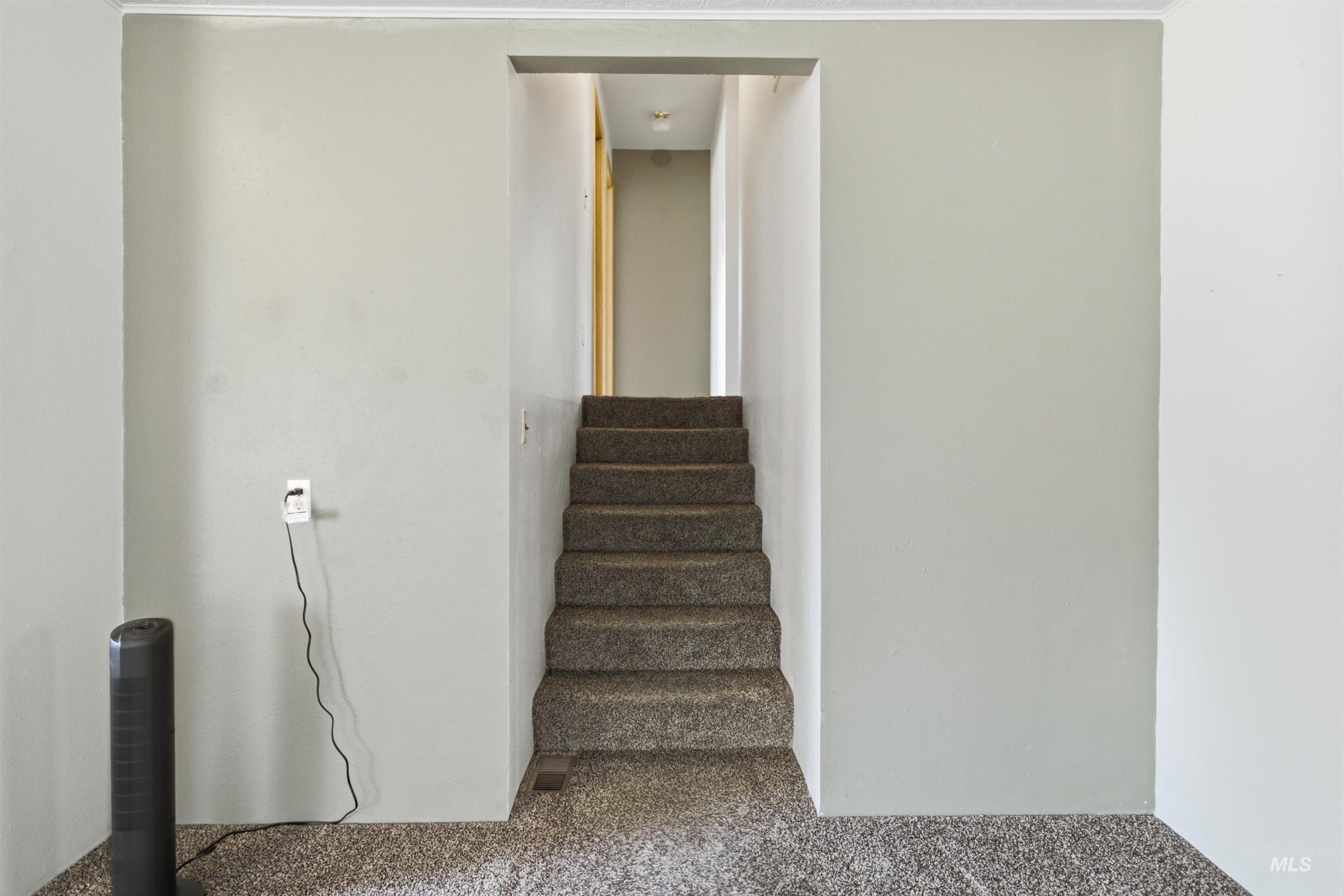 923 N Cleveland St Property Photo 15