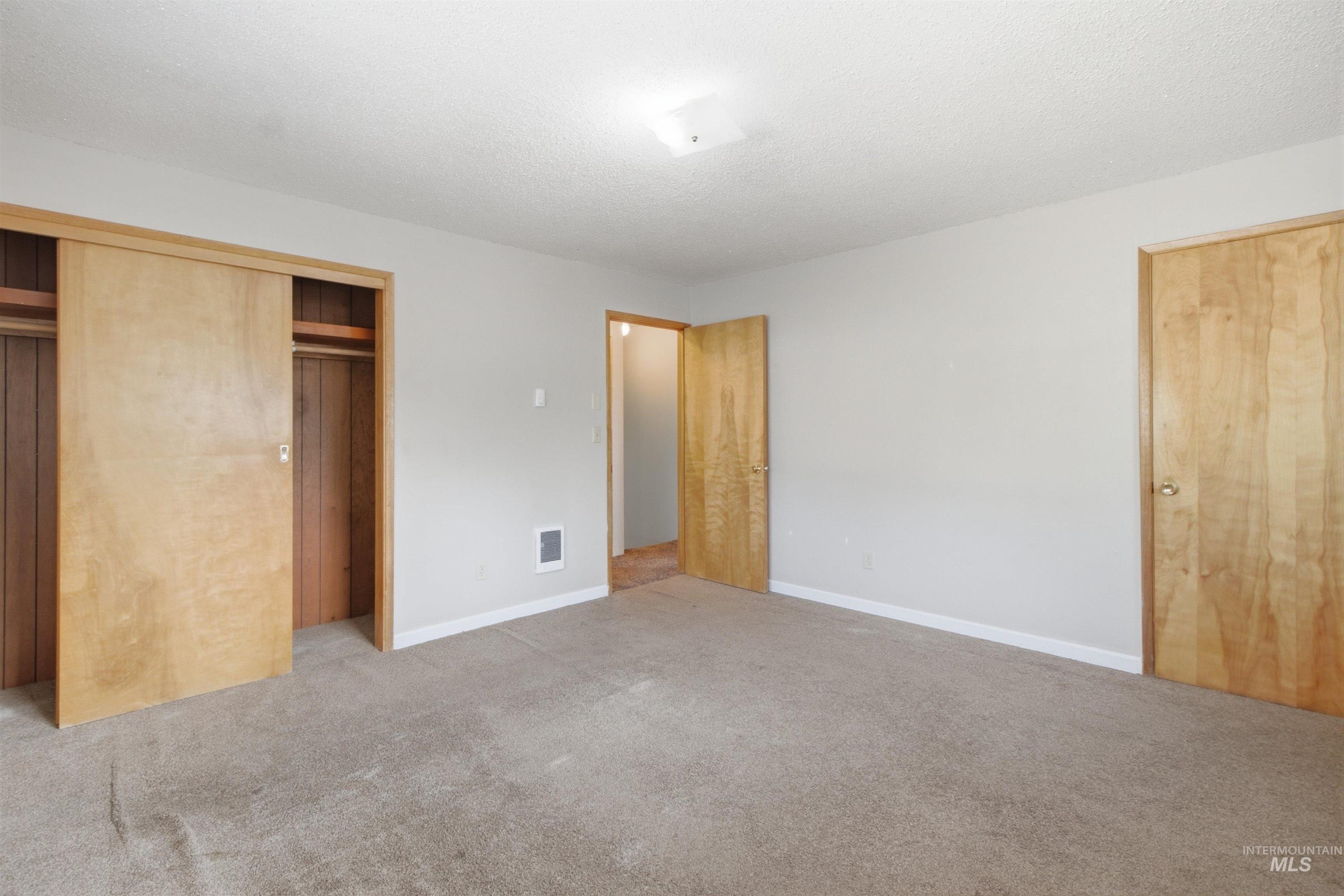 923 N Cleveland St Property Photo 18